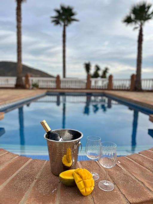 CasaBlanca Villa Rural con piscina y barbacoa