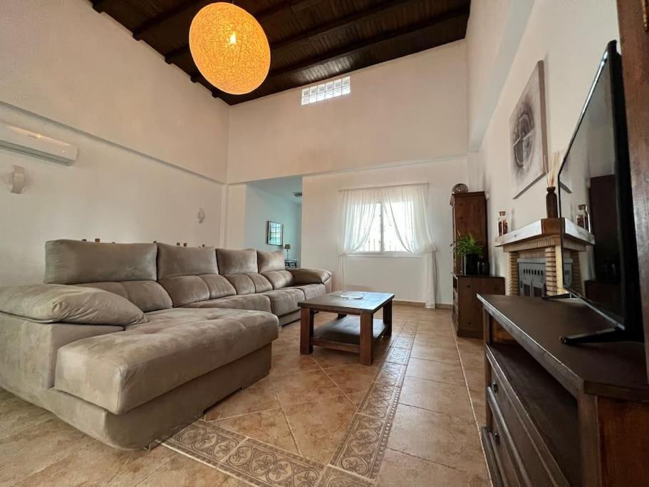 CasaBlanca Villa Rural con piscina y barbacoa