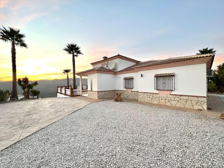CasaBlanca Villa Rural con piscina y barbacoa