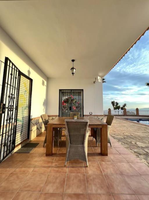 CasaBlanca Villa Rural con piscina y barbacoa