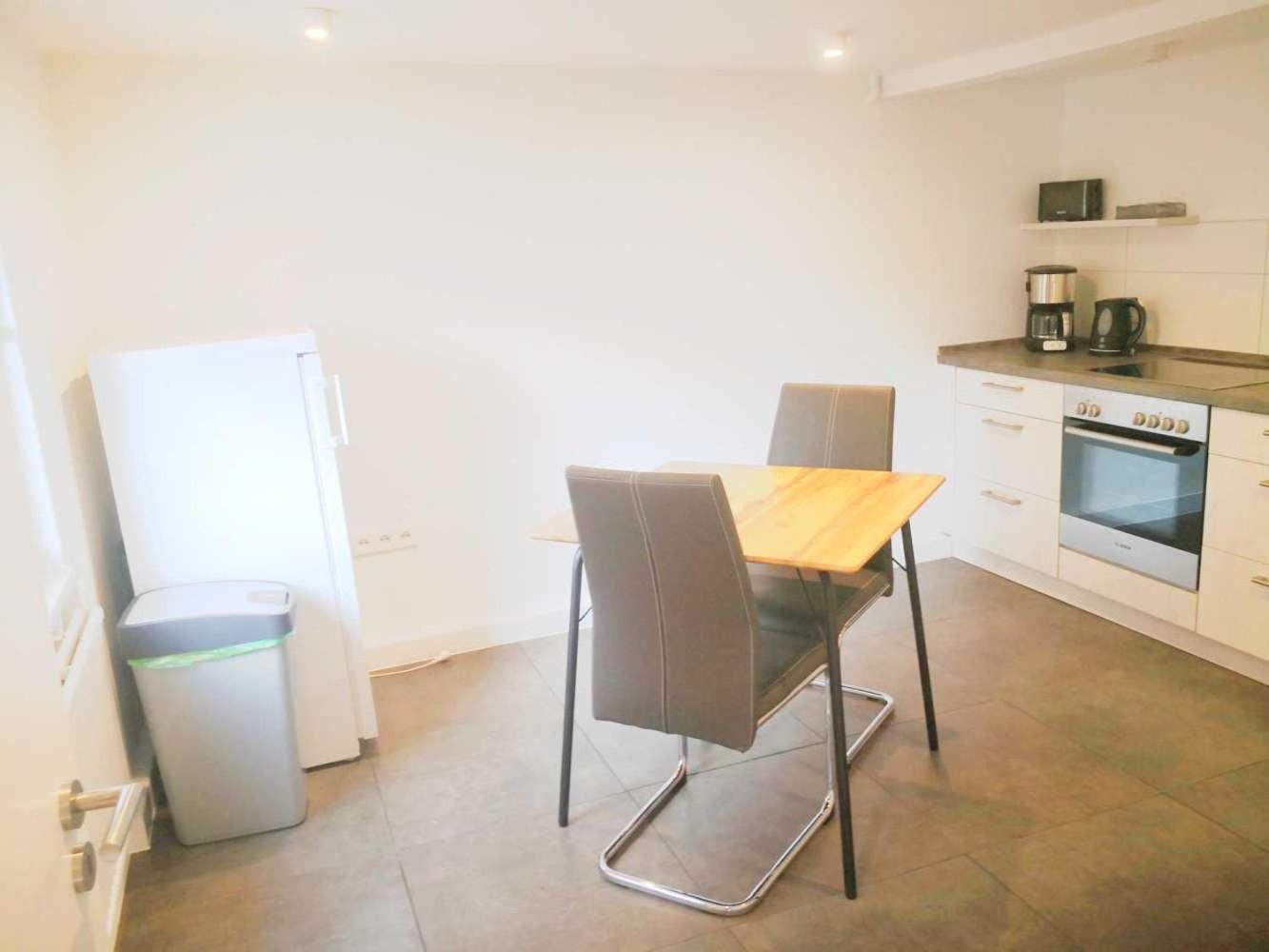 Spacious 6 Room Flat *Balcony & Terrace*