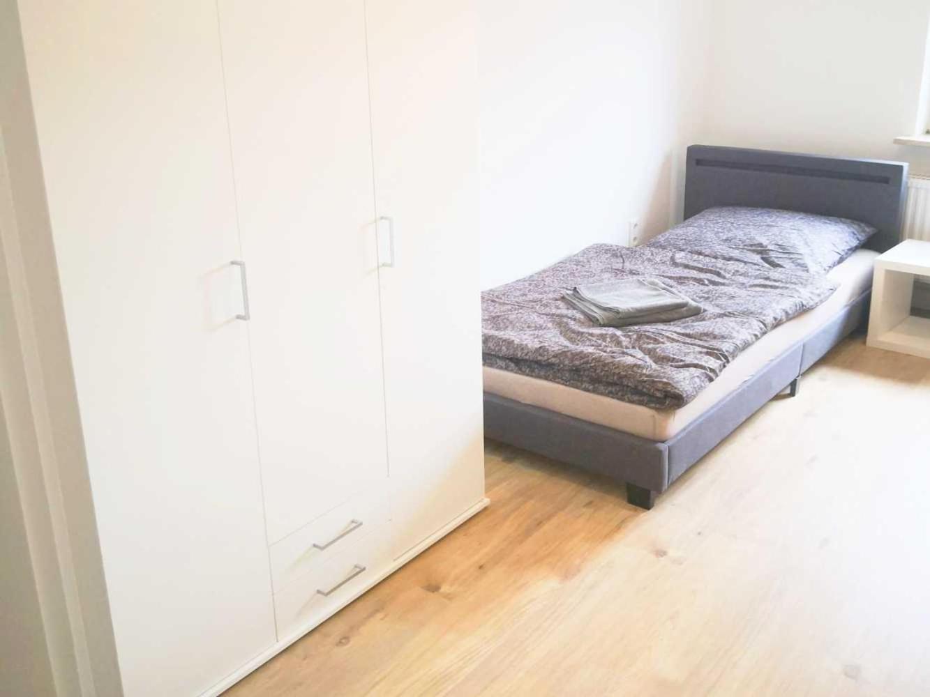 Spacious 6 Room Flat *Balcony & Terrace*