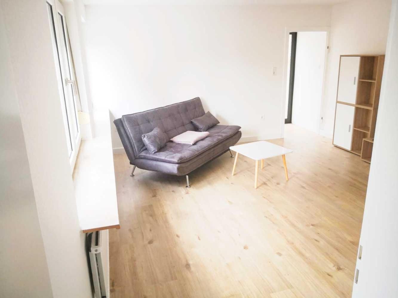 Spacious 6 Room Flat *Balcony & Terrace*