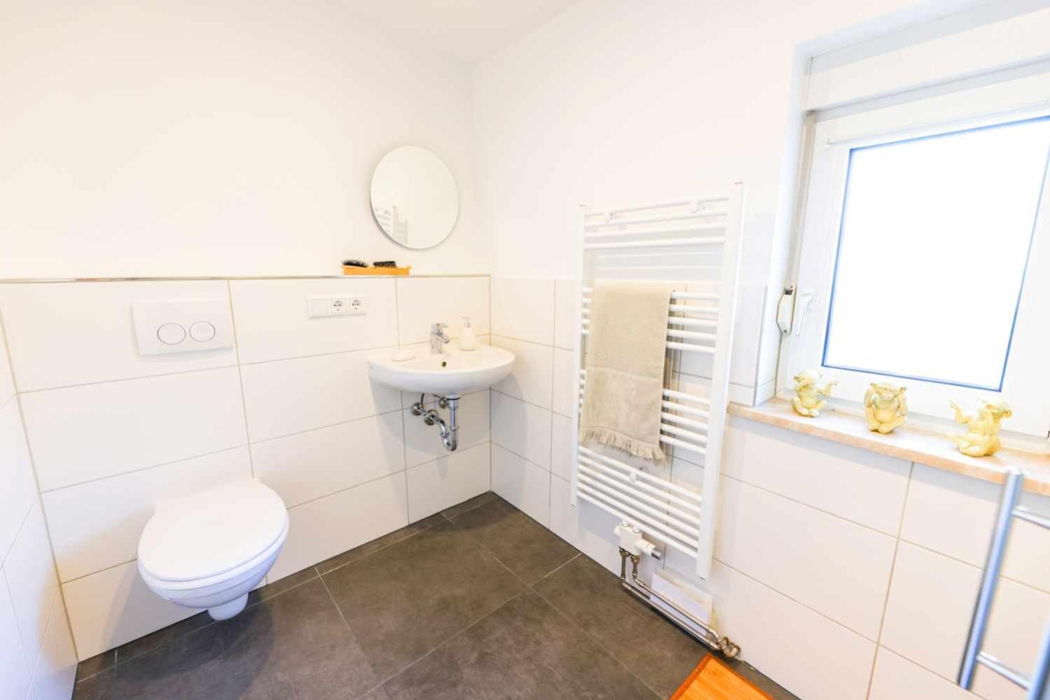Spacious 6 Room Flat *Balcony & Terrace*