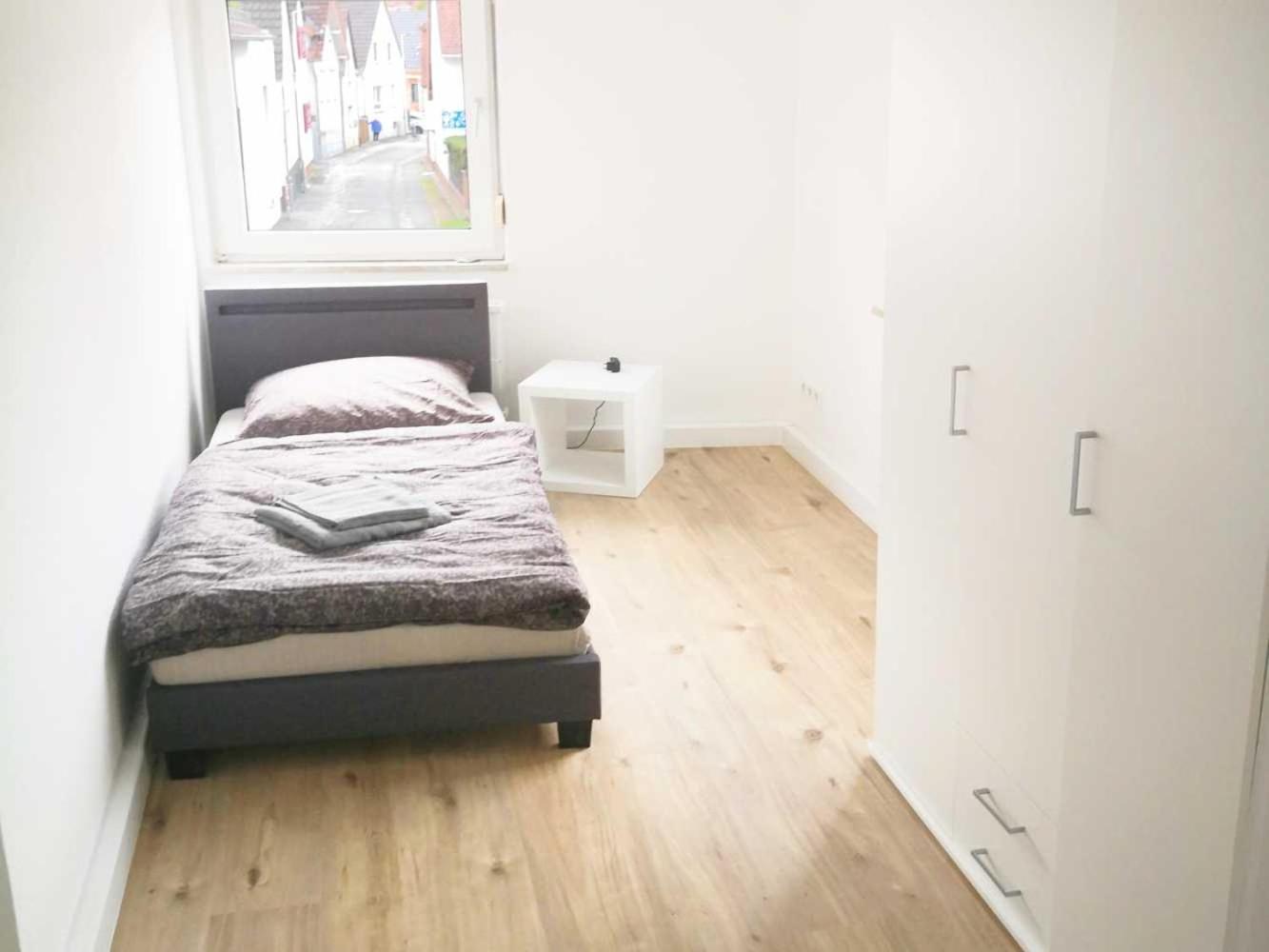 Spacious 6 Room Flat *Balcony & Terrace*