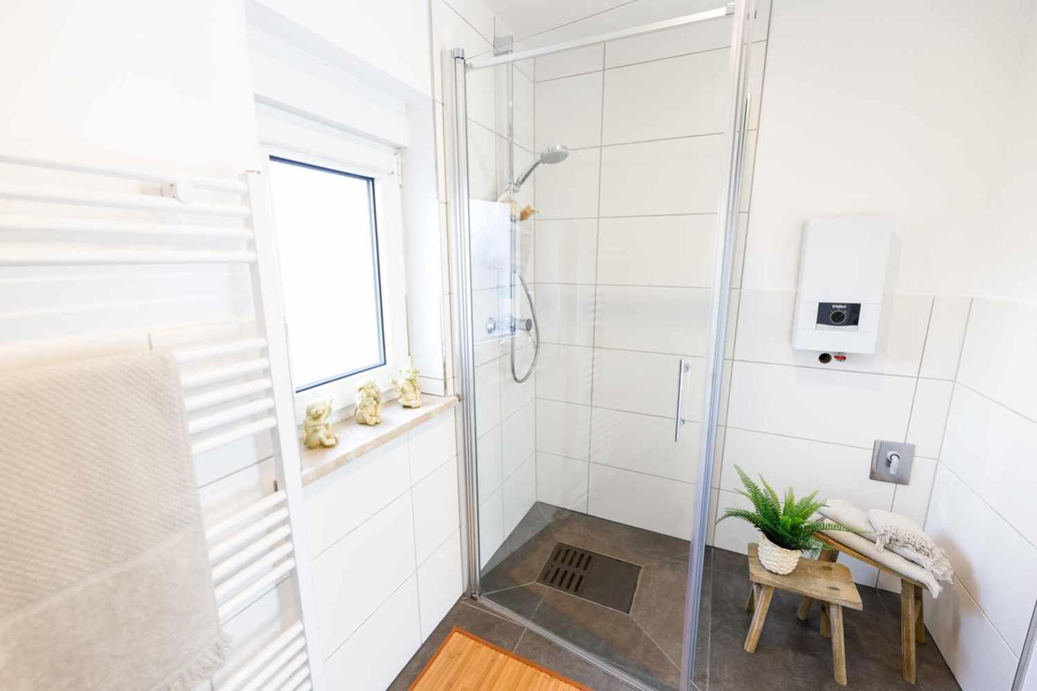 Spacious 6 Room Flat *Balcony & Terrace*