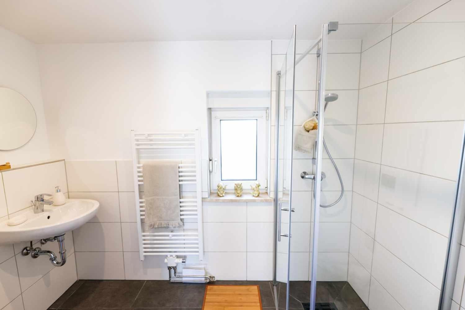 Spacious 6 Room Flat *Balcony & Terrace*