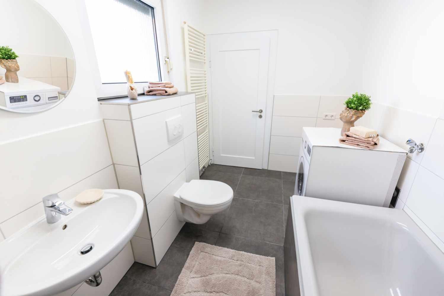 Spacious 6 Room Flat *Balcony & Terrace*