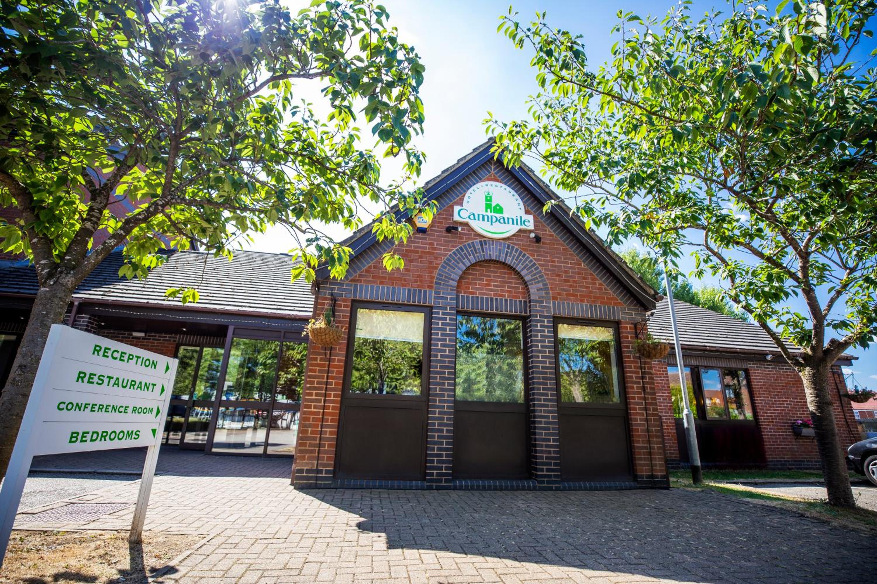 Campanile Milton Keynes - Fenny Stratford — exterior view, Milton Keynes, gb