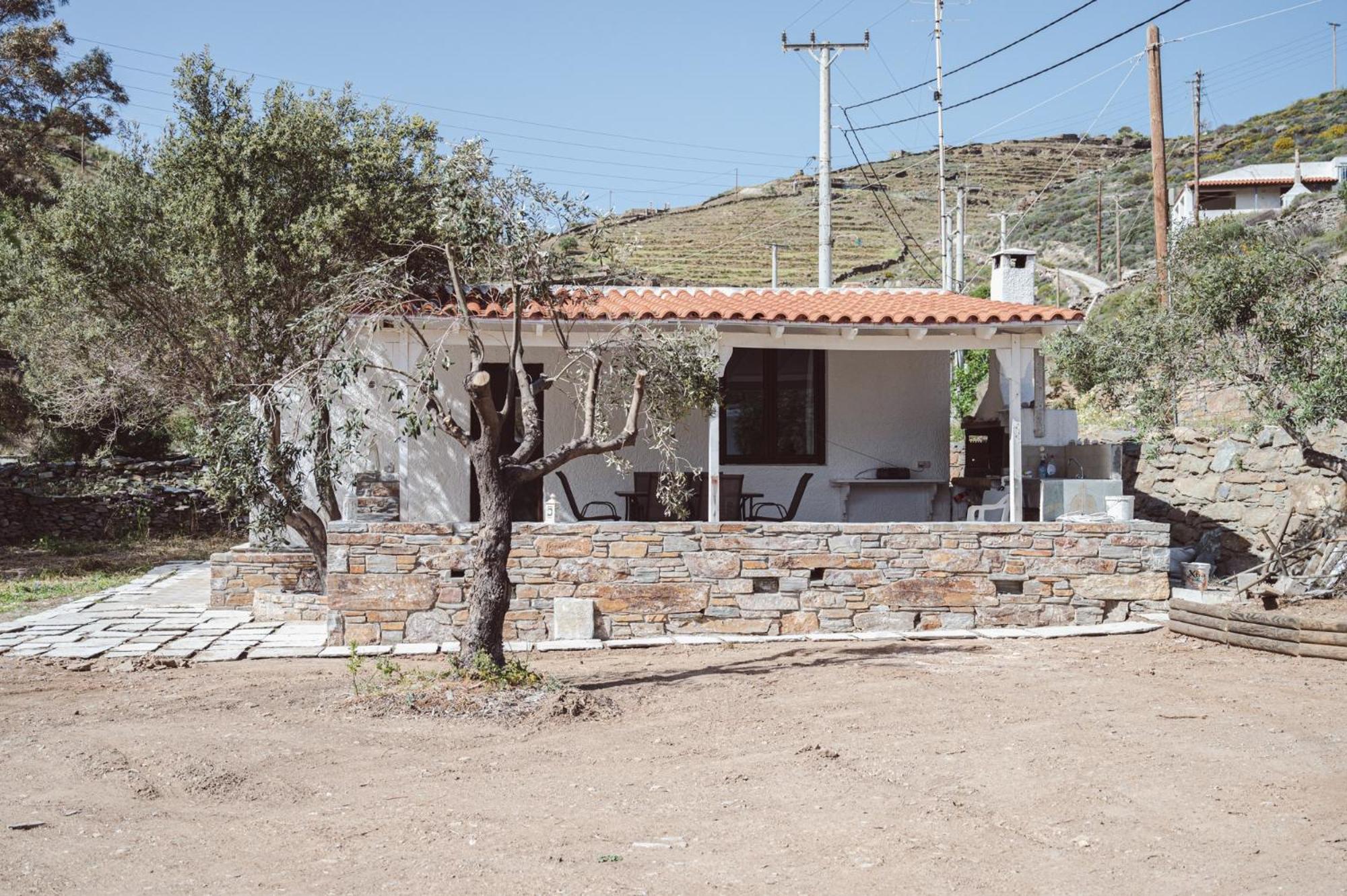 Beachfront bungalow in the area of Kampi, near Koundouros