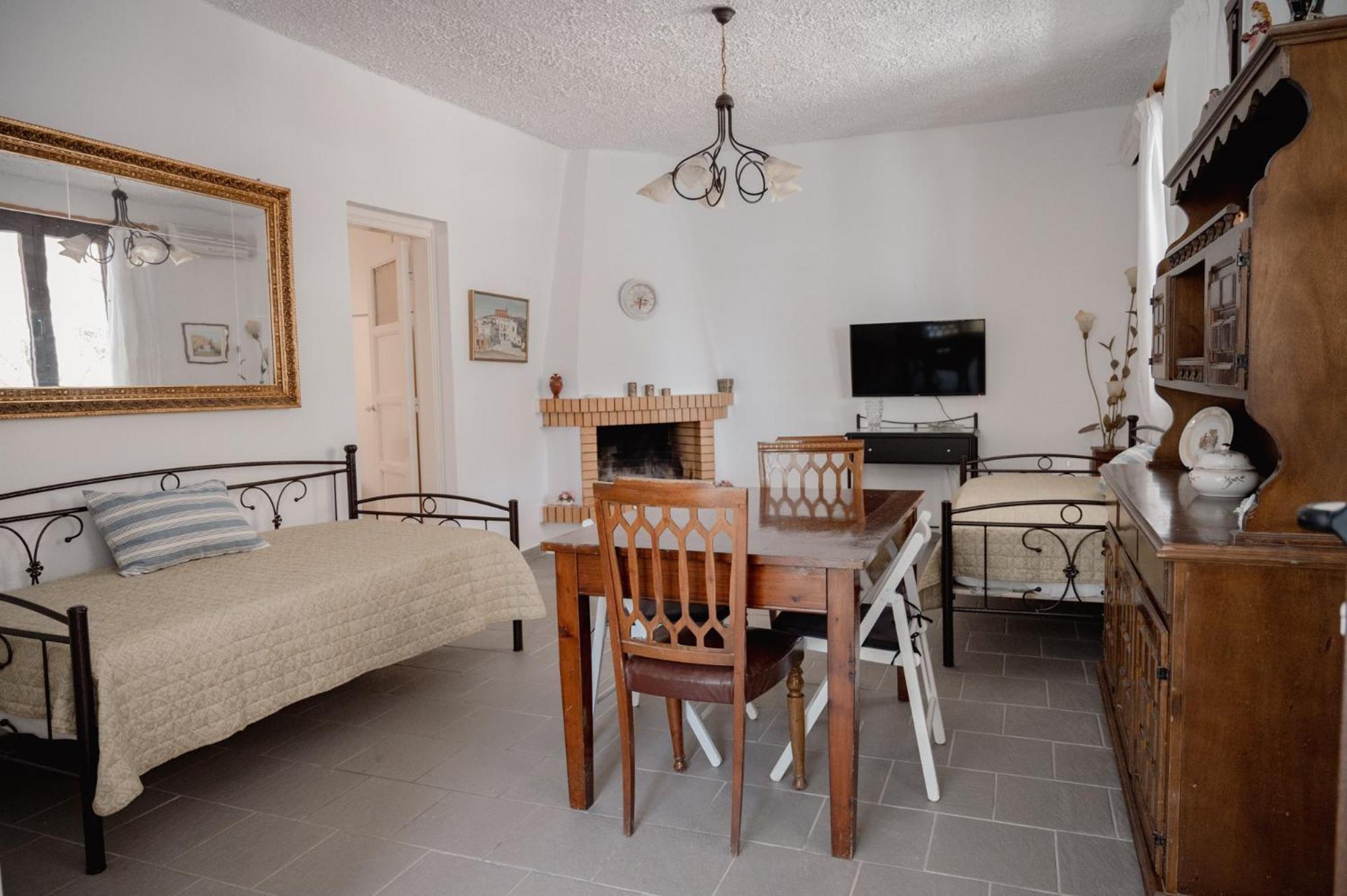 Beachfront bungalow in the area of Kampi, near Koundouros