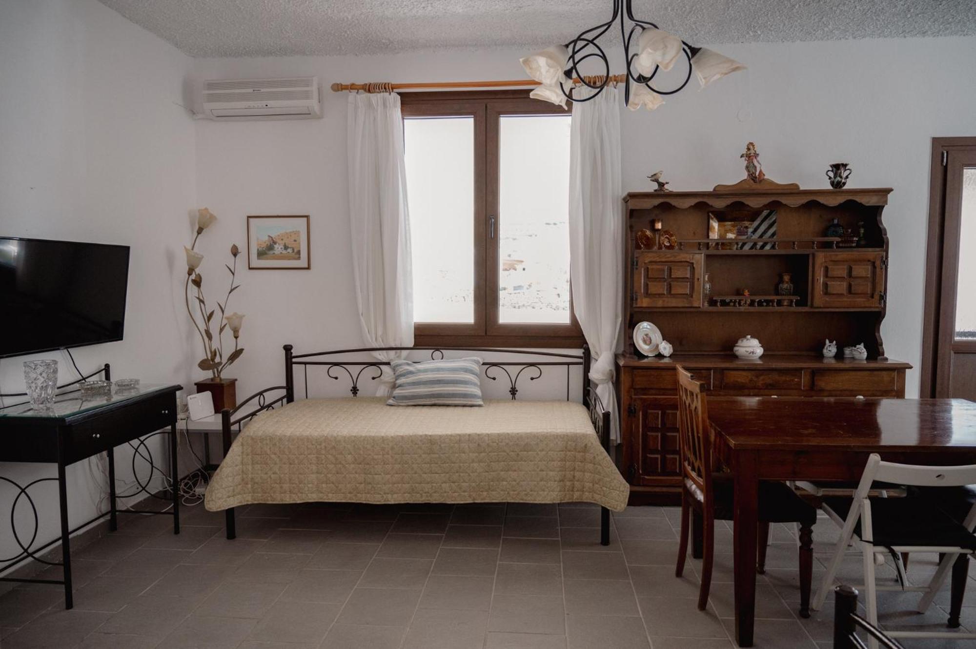 Beachfront bungalow in the area of Kampi, near Koundouros