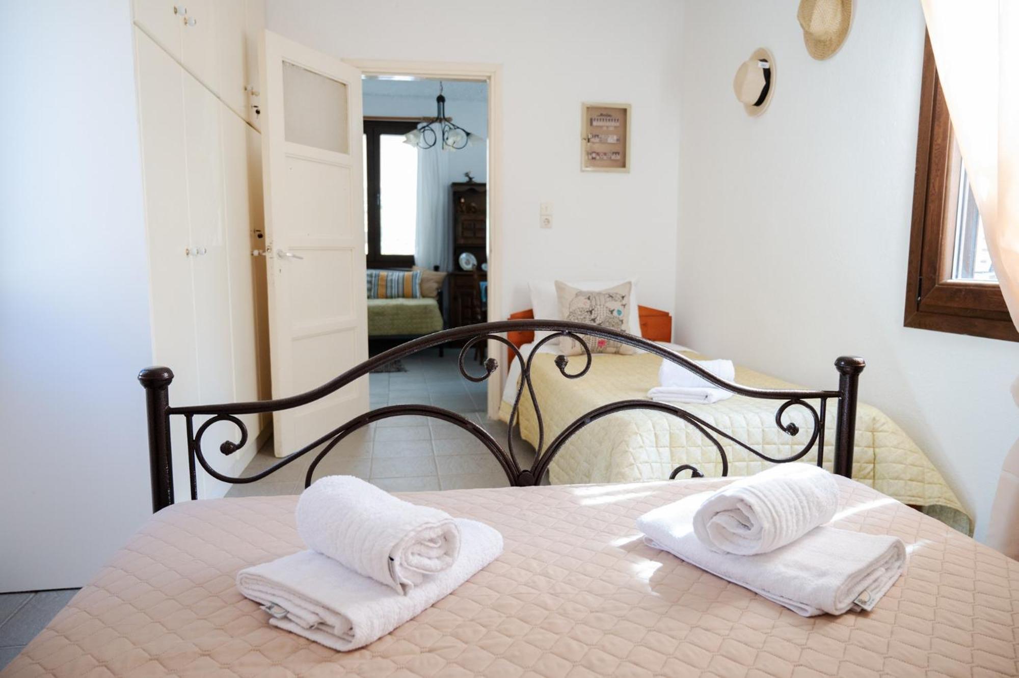 Beachfront bungalow in the area of Kampi, near Koundouros