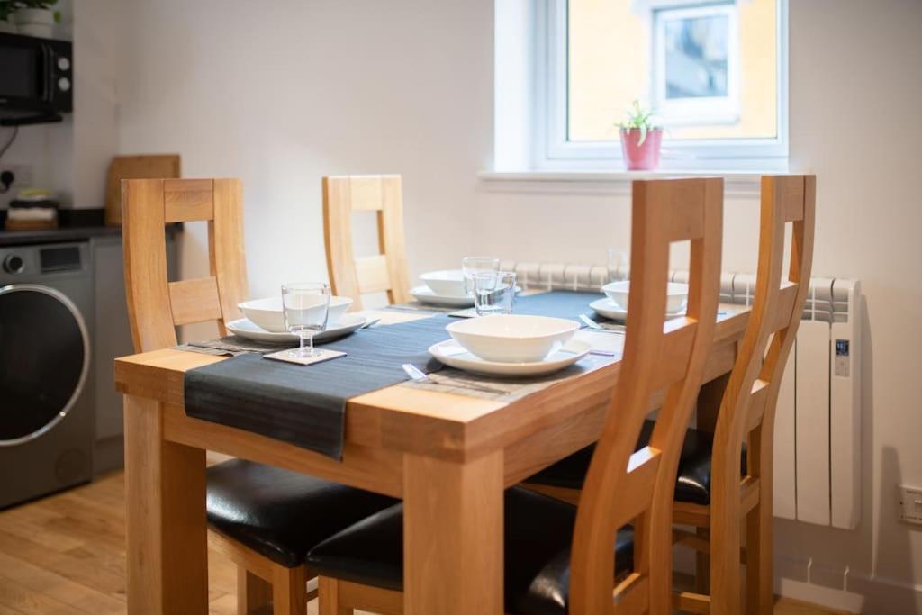 Modern City Centre Apartment in Inverness view 3
