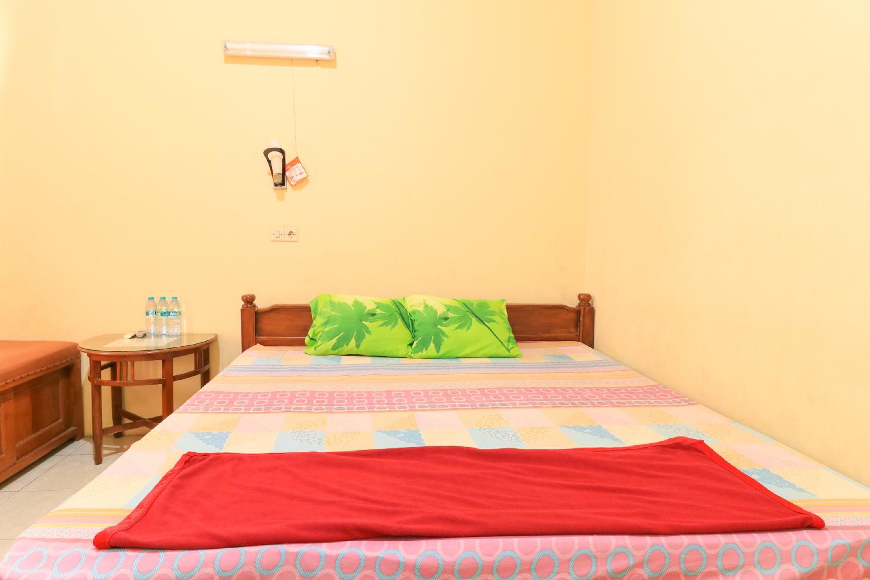 RedDoorz Syariah near T1 Juanda Airport 2