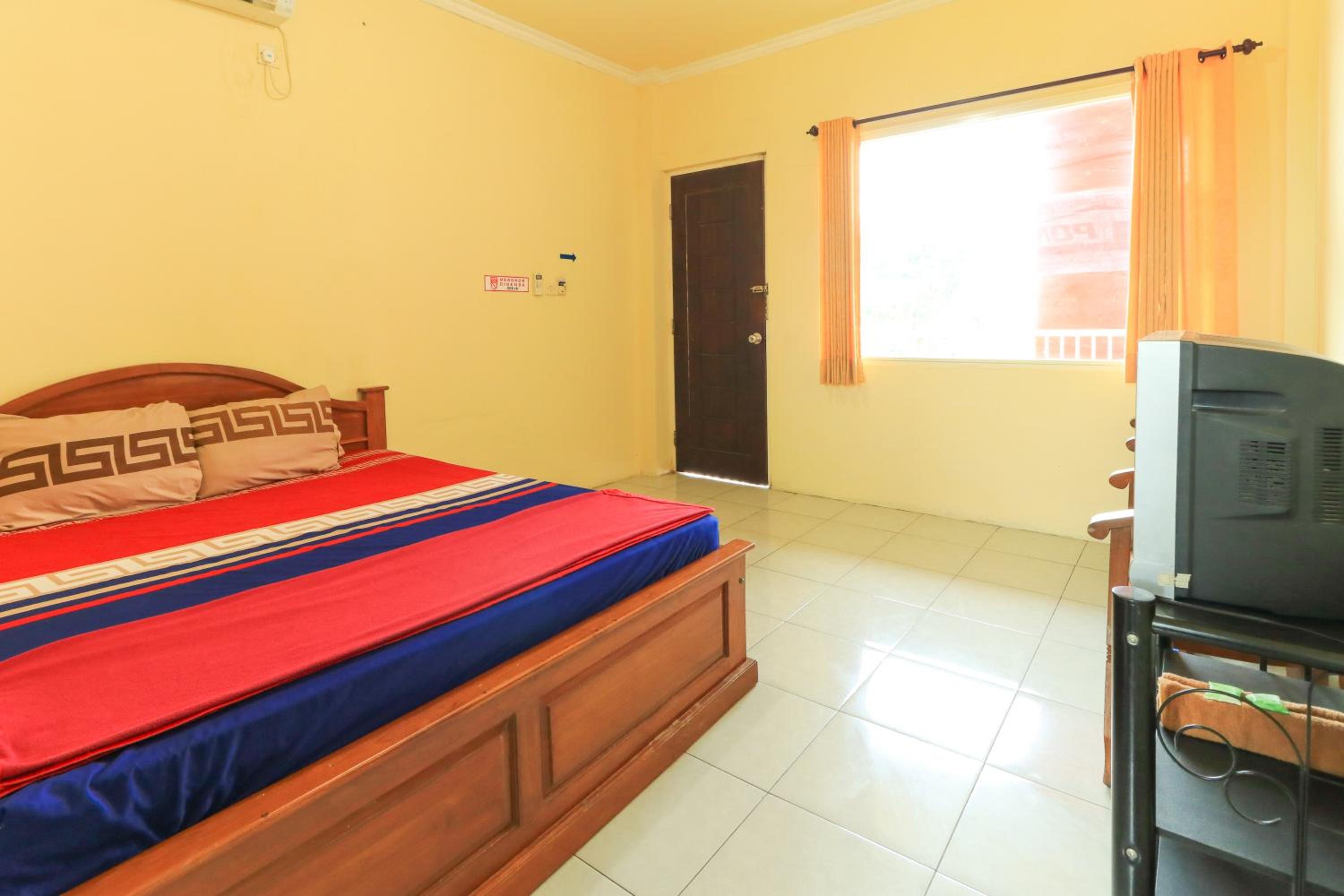RedDoorz Syariah near T1 Juanda Airport 2