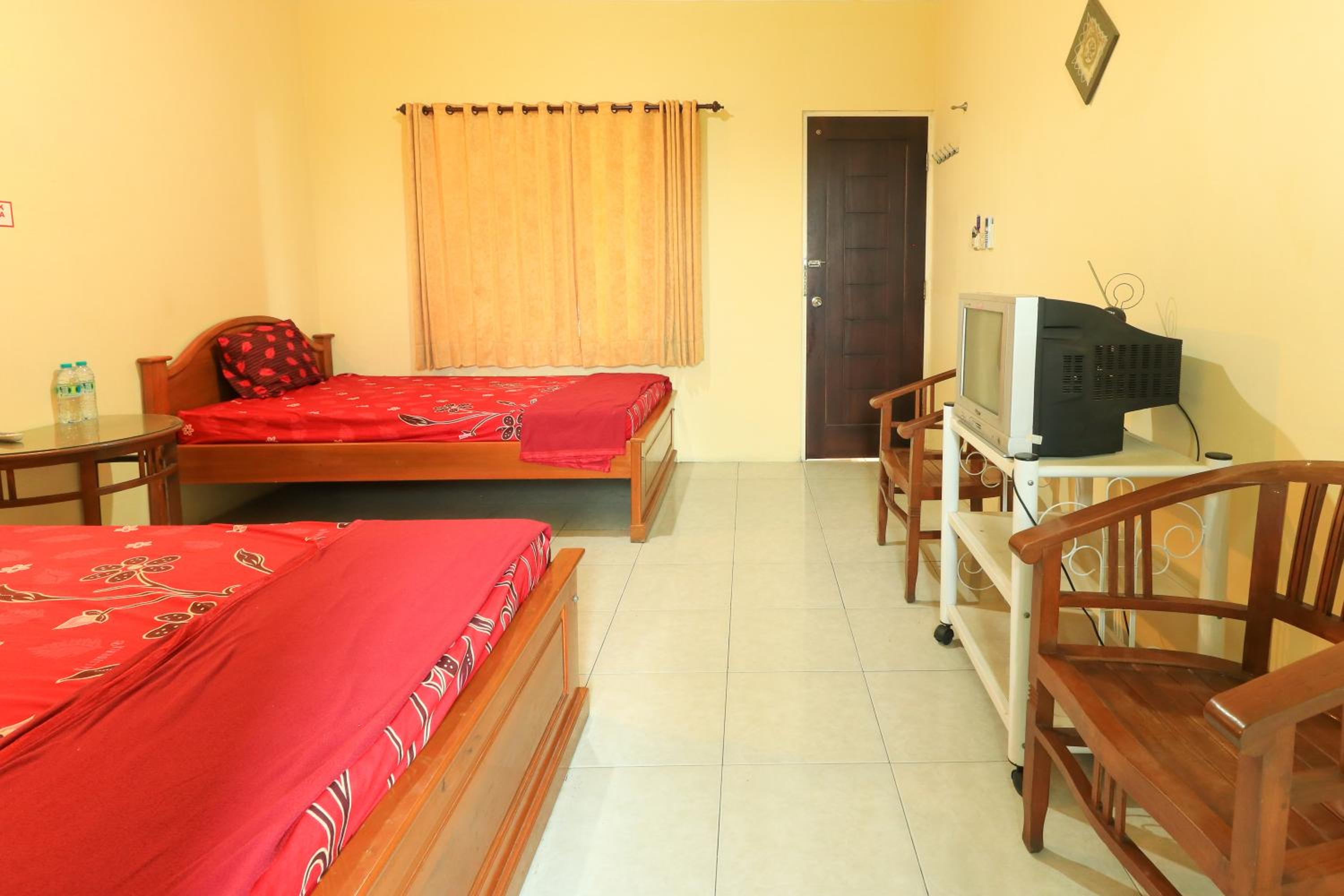 RedDoorz Syariah near T1 Juanda Airport 2