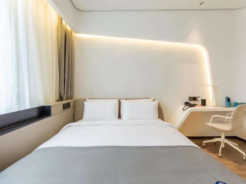Songjiang Vacations - LanOu Hotel Shanghai Sheshan National Forest Park Happy Valley - Property Image 1