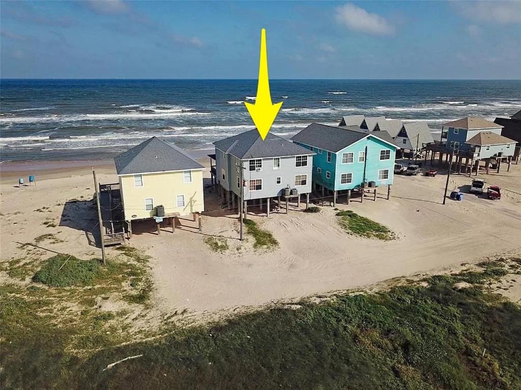 Starfish Swim-up Beachfront on spacious car-free beach
