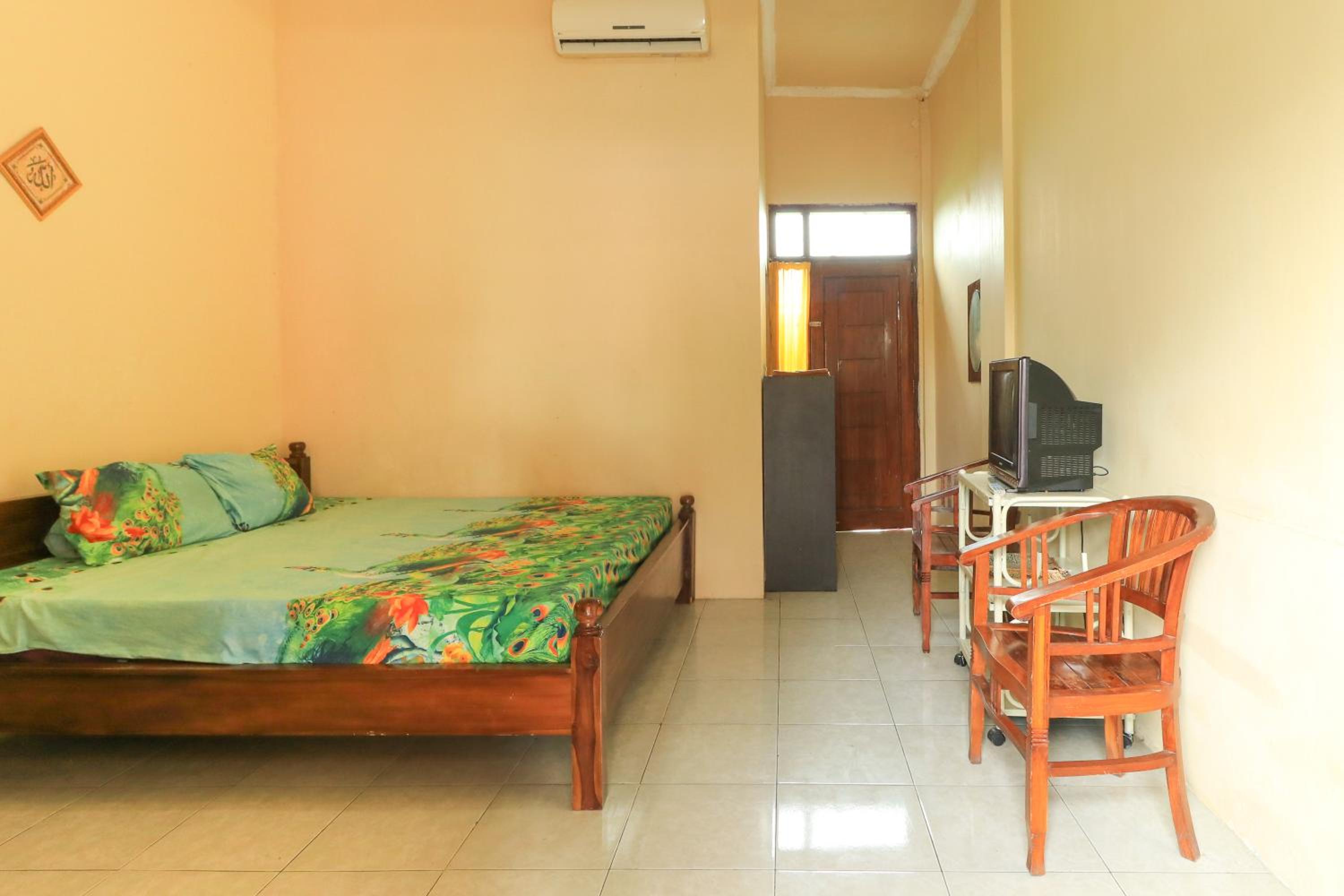 RedDoorz Syariah near T1 Juanda Airport 2