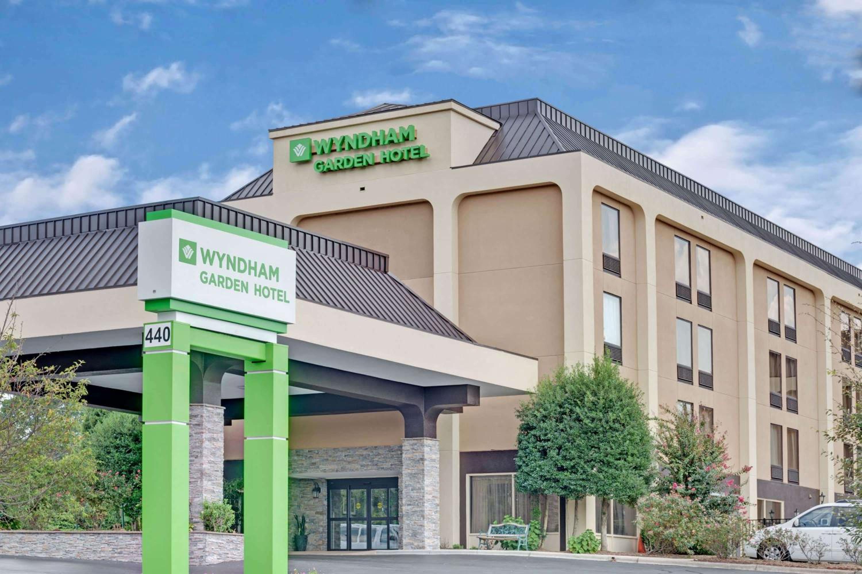 Hotel Wyndham Garden Charlotte Airport Southeast - Image 1