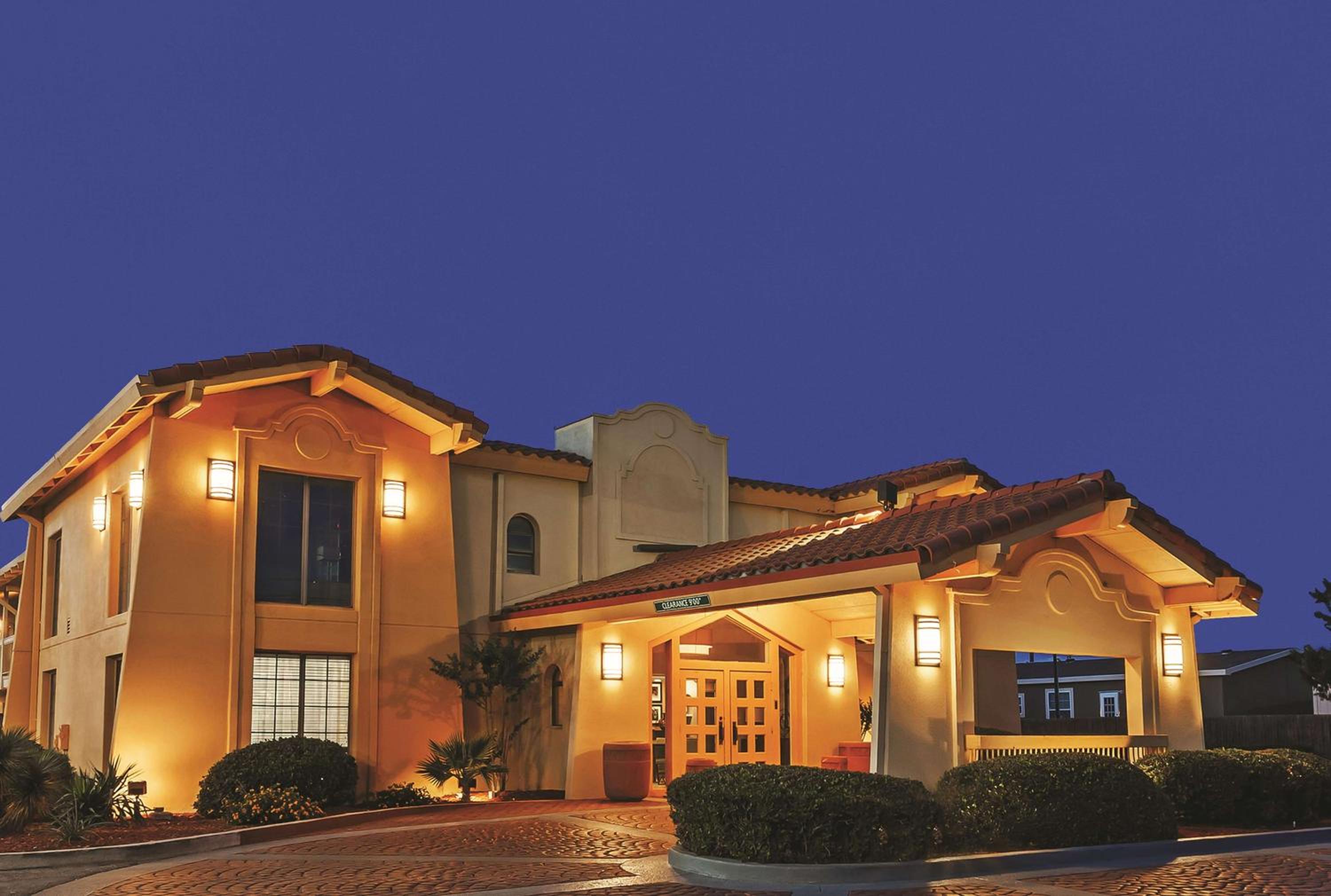 Hotel La Quinta Inn by Wyndham Midland - Image 1