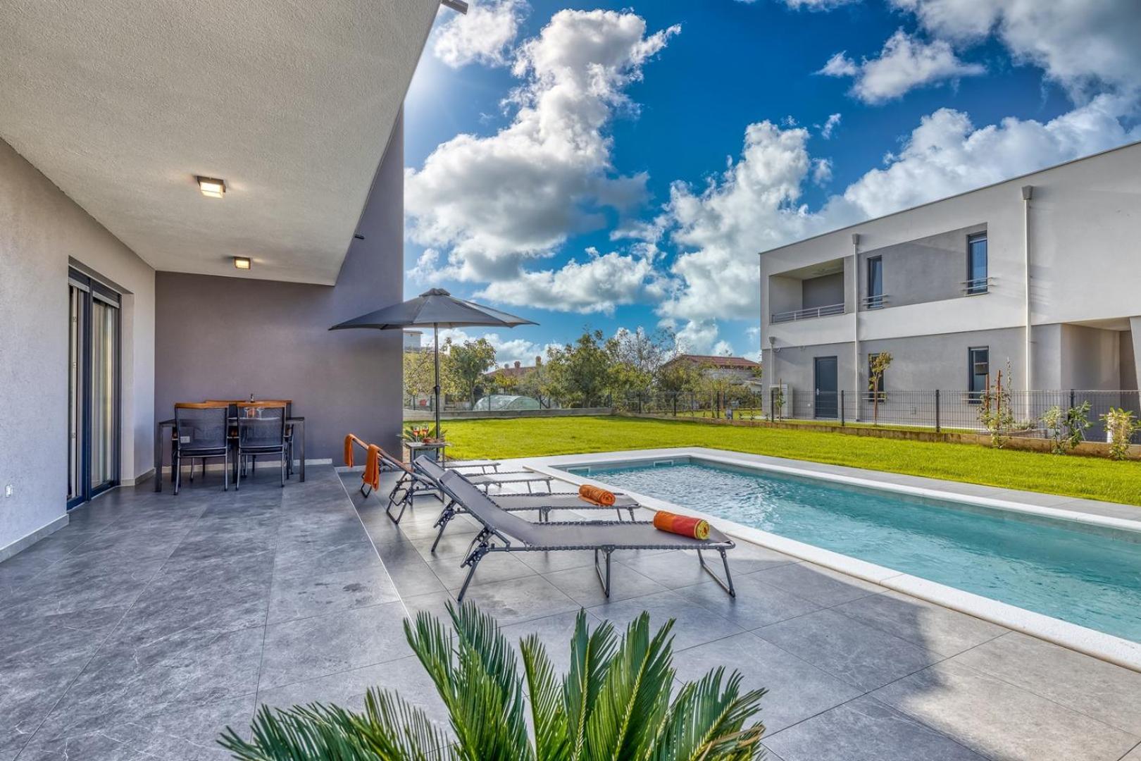 Holiday House Lipa with Private Pool view 2