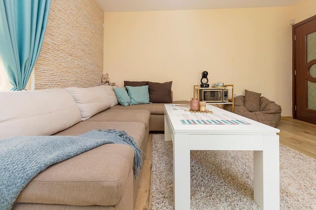 2BR apartment ,10 minutes walk to TOP Center