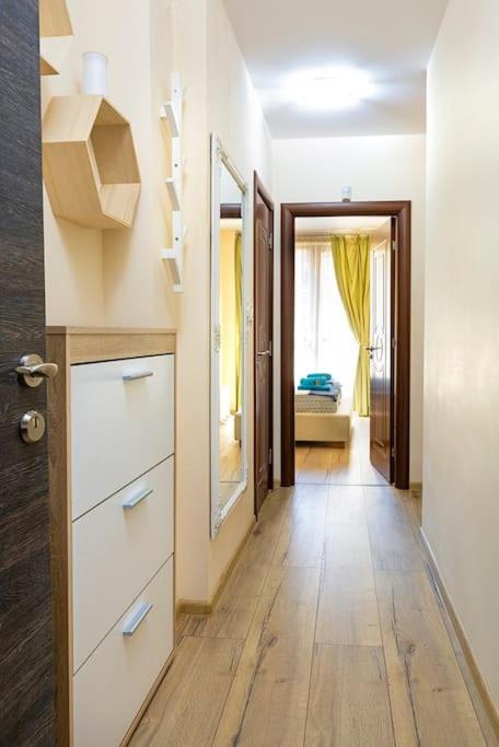 2BR apartment ,10 minutes walk to TOP Center