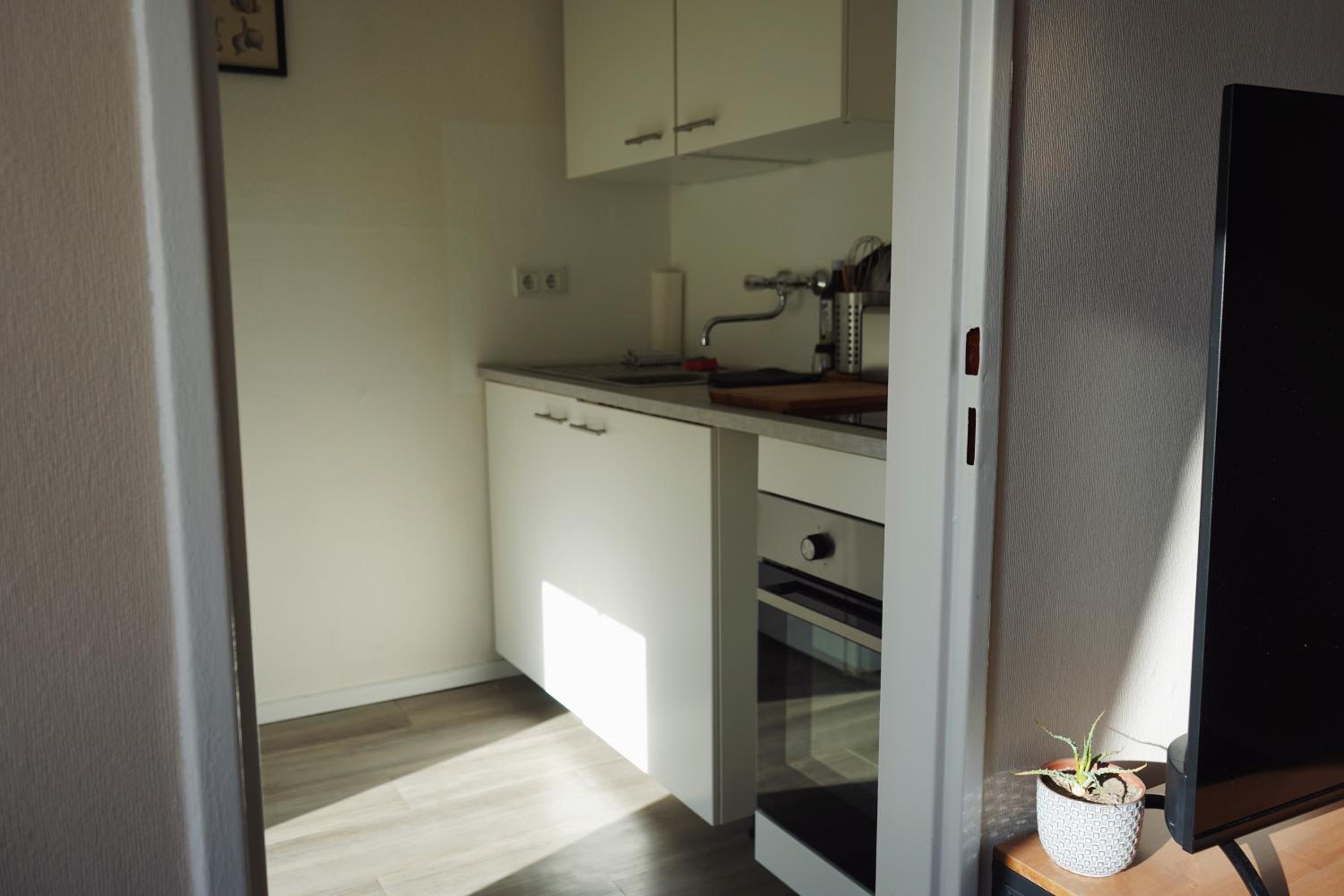 unique: cozy - balcony - kitchen - netflix