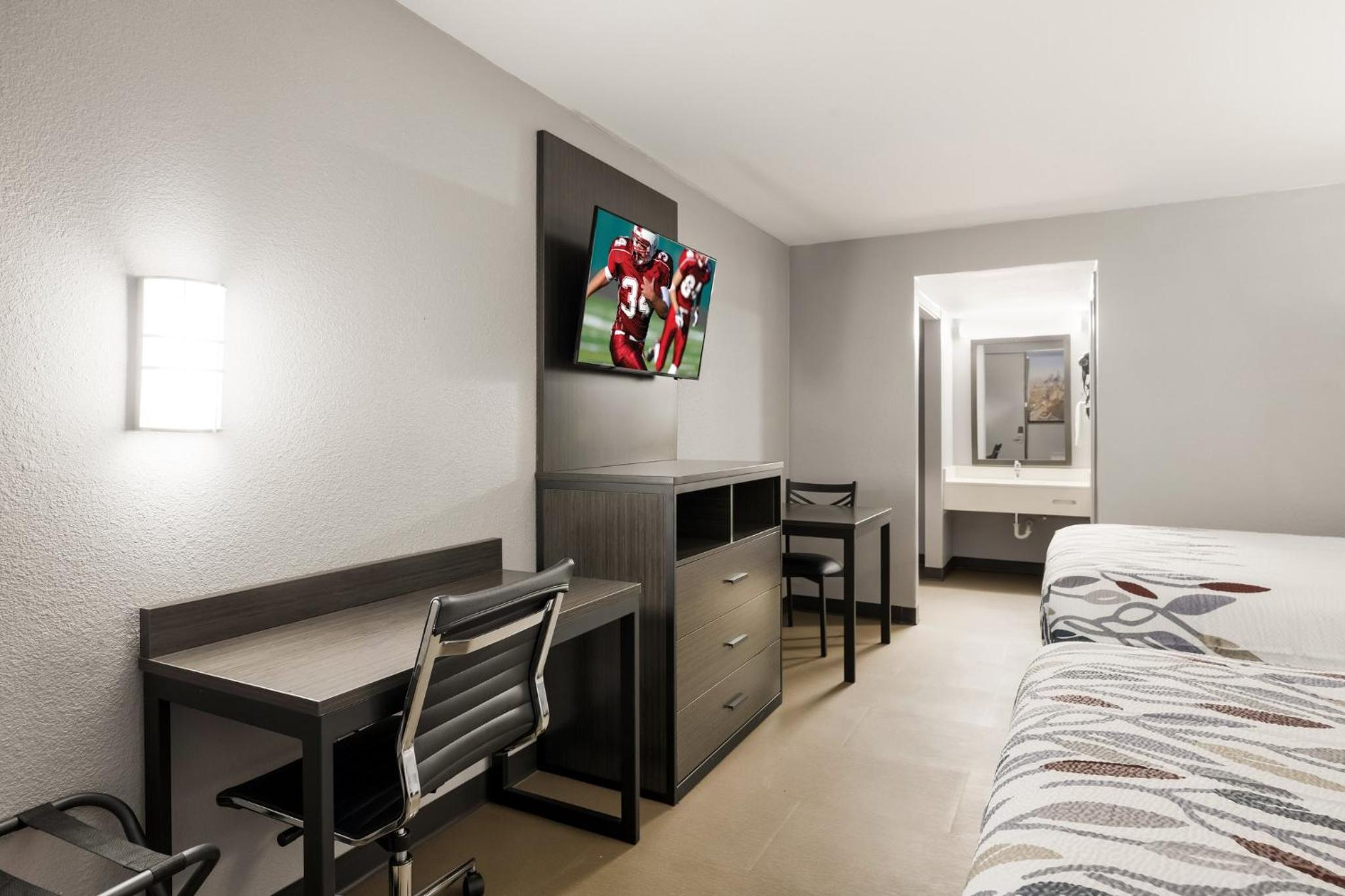 Red Roof Inn Alexandria, LA - Property Image 1