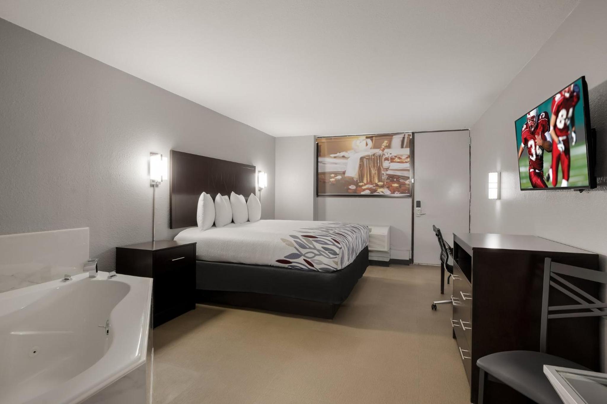 Red Roof Inn Alexandria, LA - Property Image 15