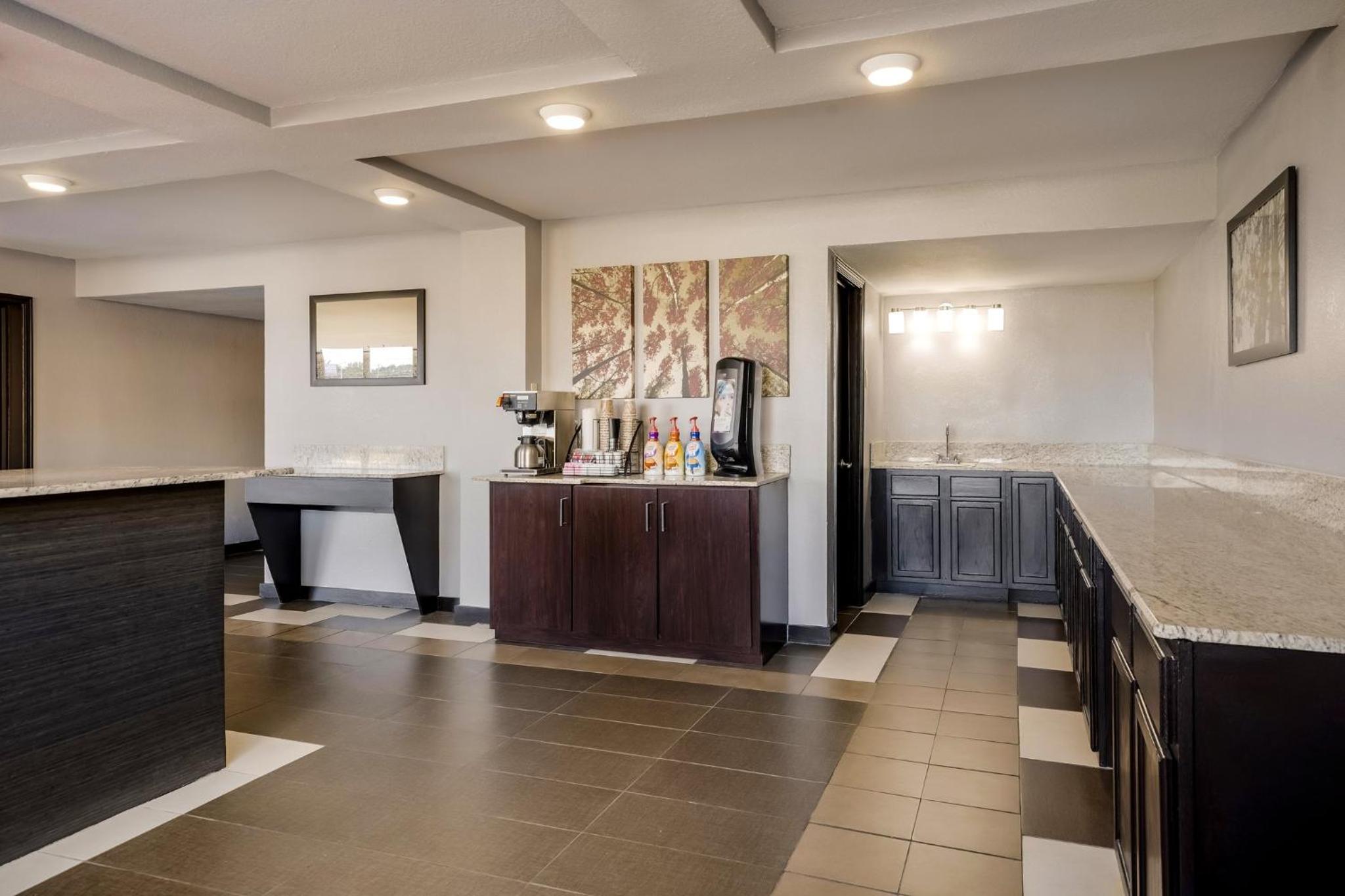 Red Roof Inn Alexandria, LA - Property Image 7