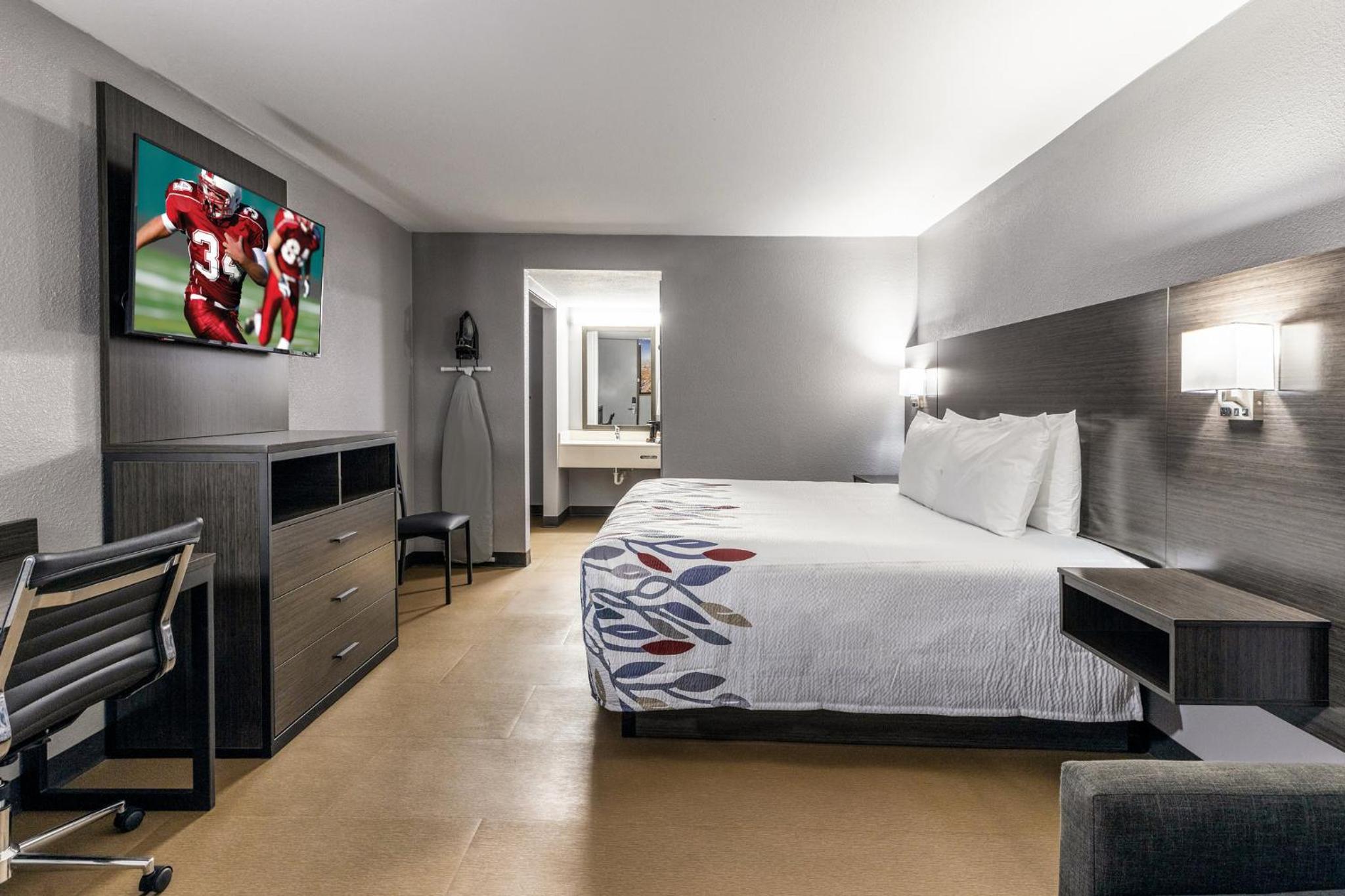 Air Guard Safety Workshop Vacations - Red Roof Inn Alexandria, LA - Property Image 4