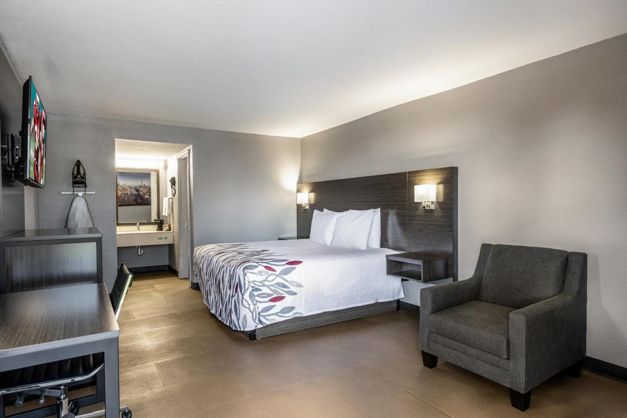 Air Guard Safety Workshop Vacations - Red Roof Inn Alexandria, LA - Property Image 5