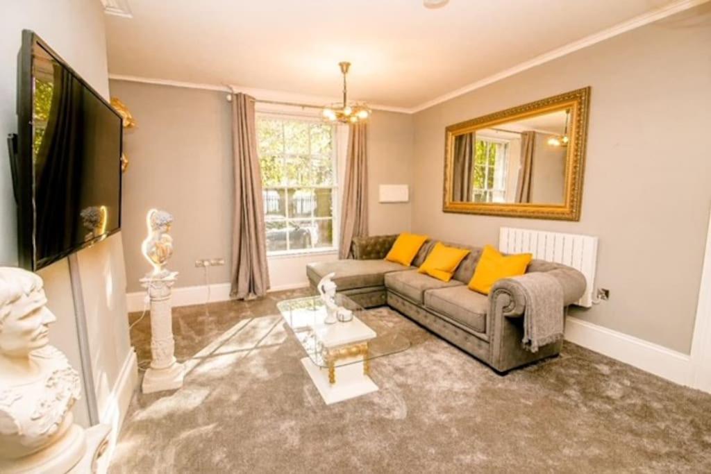 Spacious 2 bed city centre apartment with parking view 5