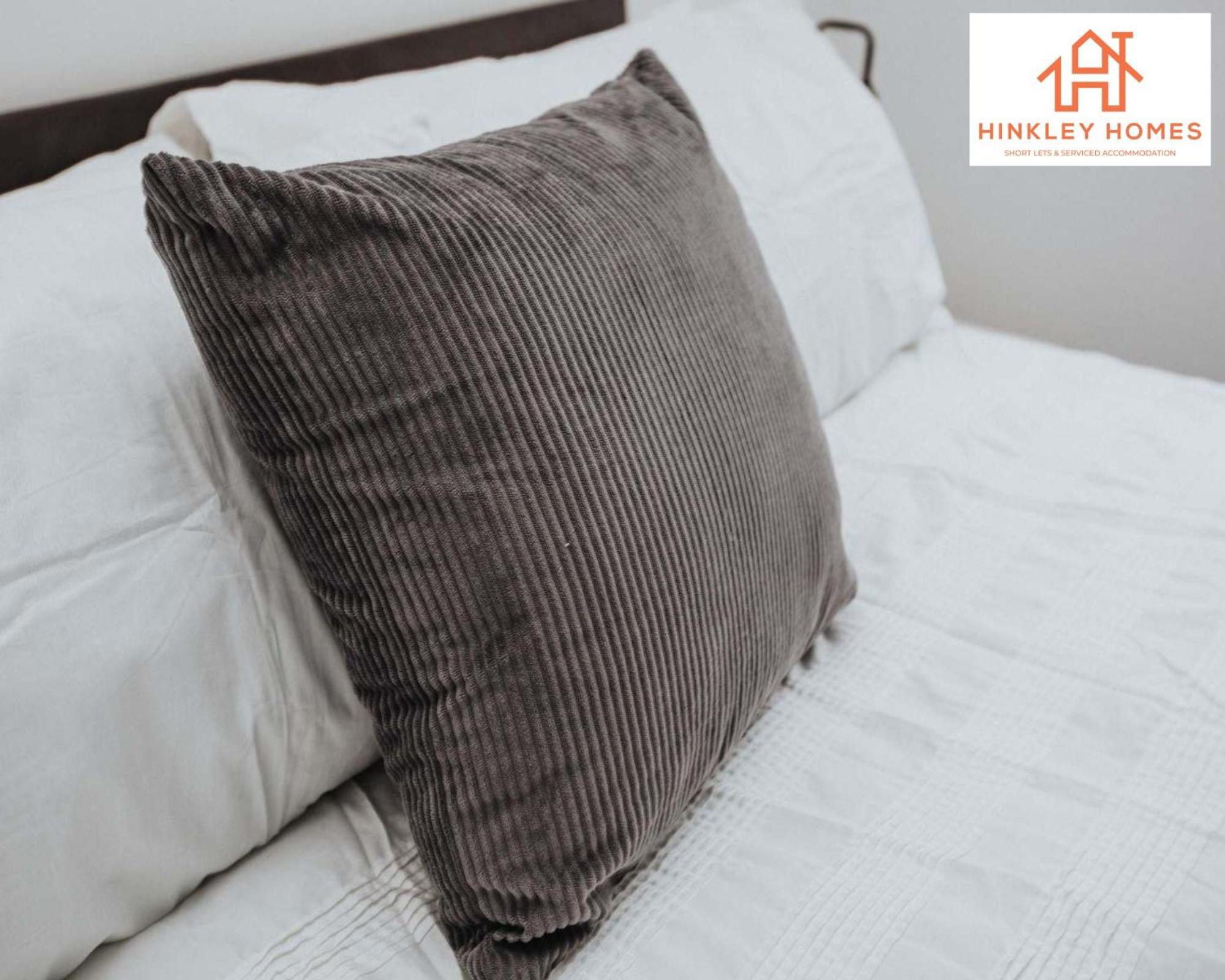 Large 5BR Townhouse Ideal for Contractors & Group Stays - Free Parking - City Centre - ! By Hinkley Homes Short Lets & Serviced Accommodation view 4