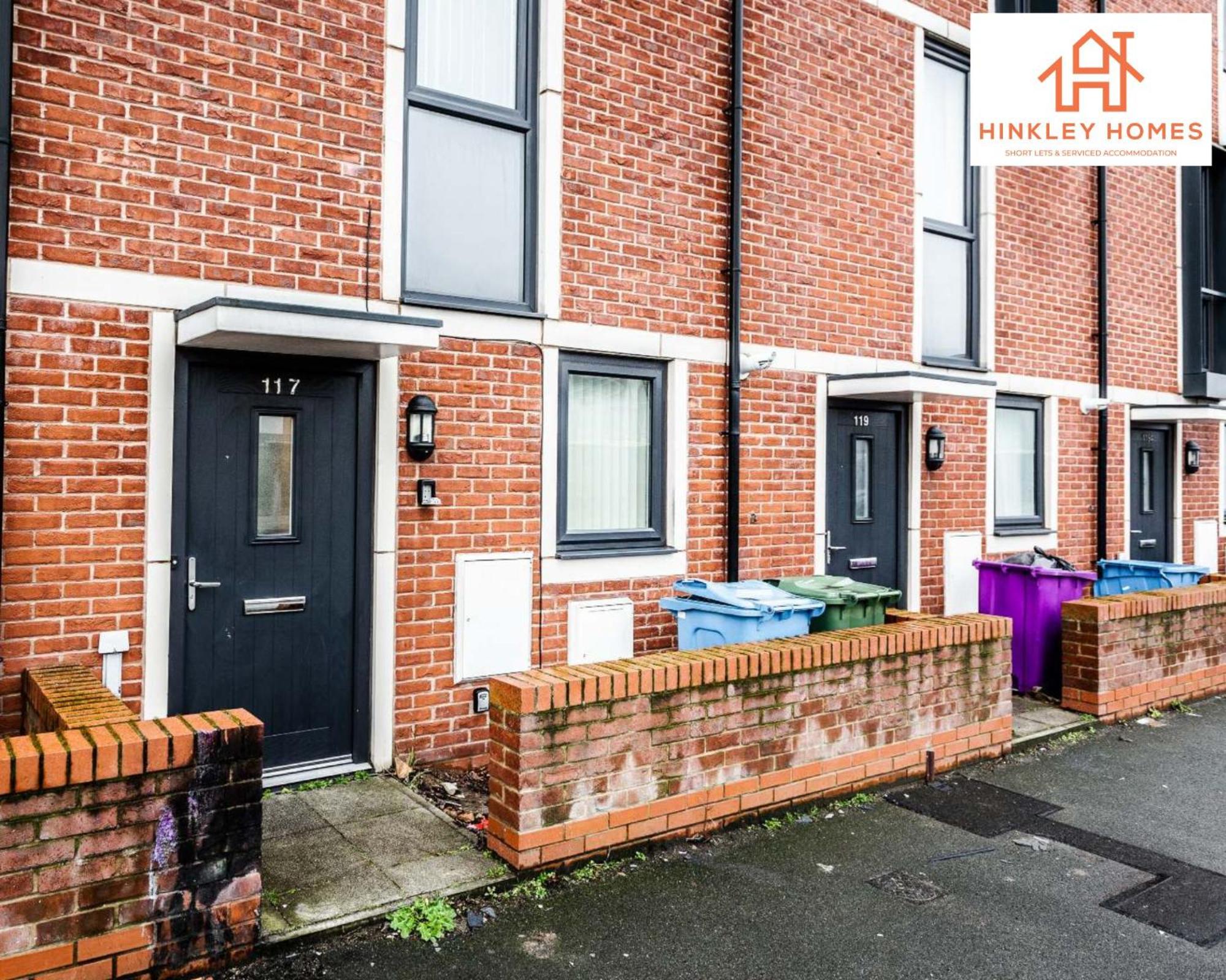 Large 5BR Townhouse Ideal for Contractors & Group Stays - Free Parking - City Centre - ! By Hinkley Homes Short Lets & Serviced Accommodation view 5