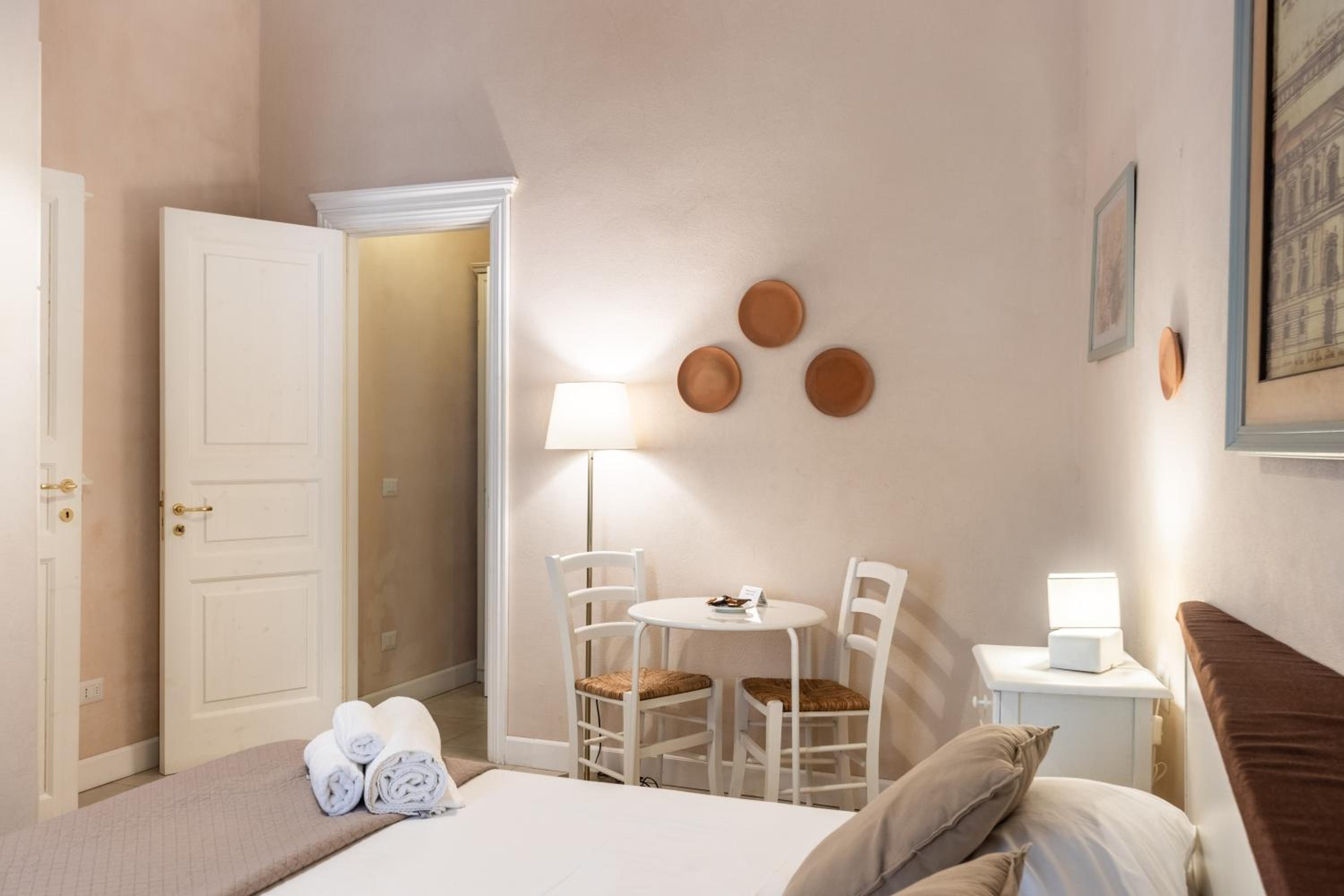 Dedalo Rooms en Noto — hotel room