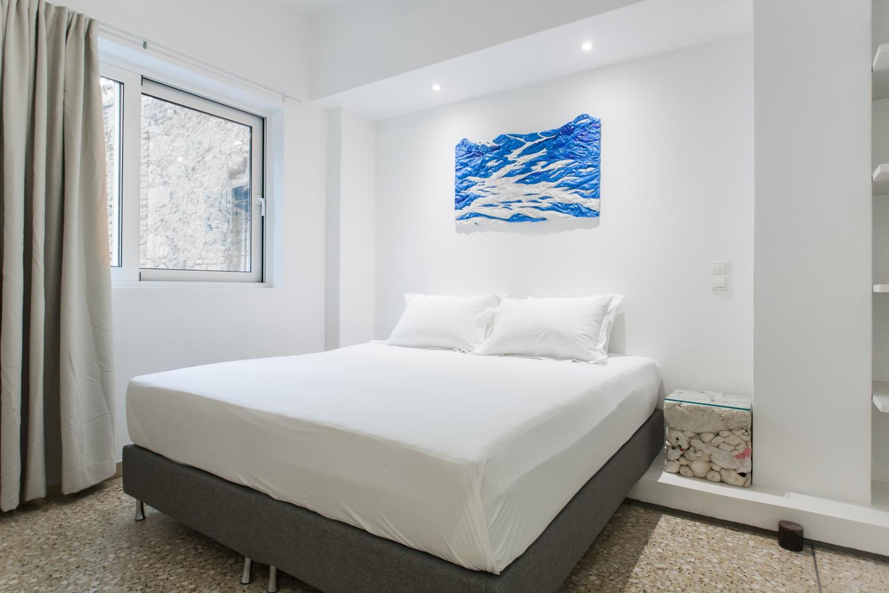 Central and Comfy with Private Balcony and Rooftop Access - CT3 photo 2