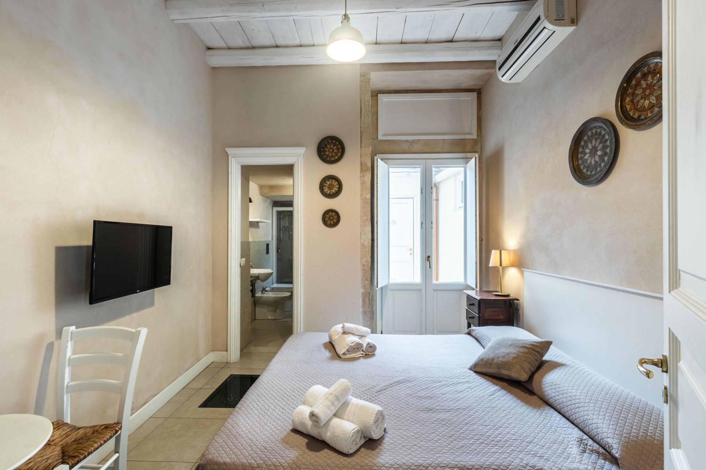 Dedalo Rooms en Noto — hotel room