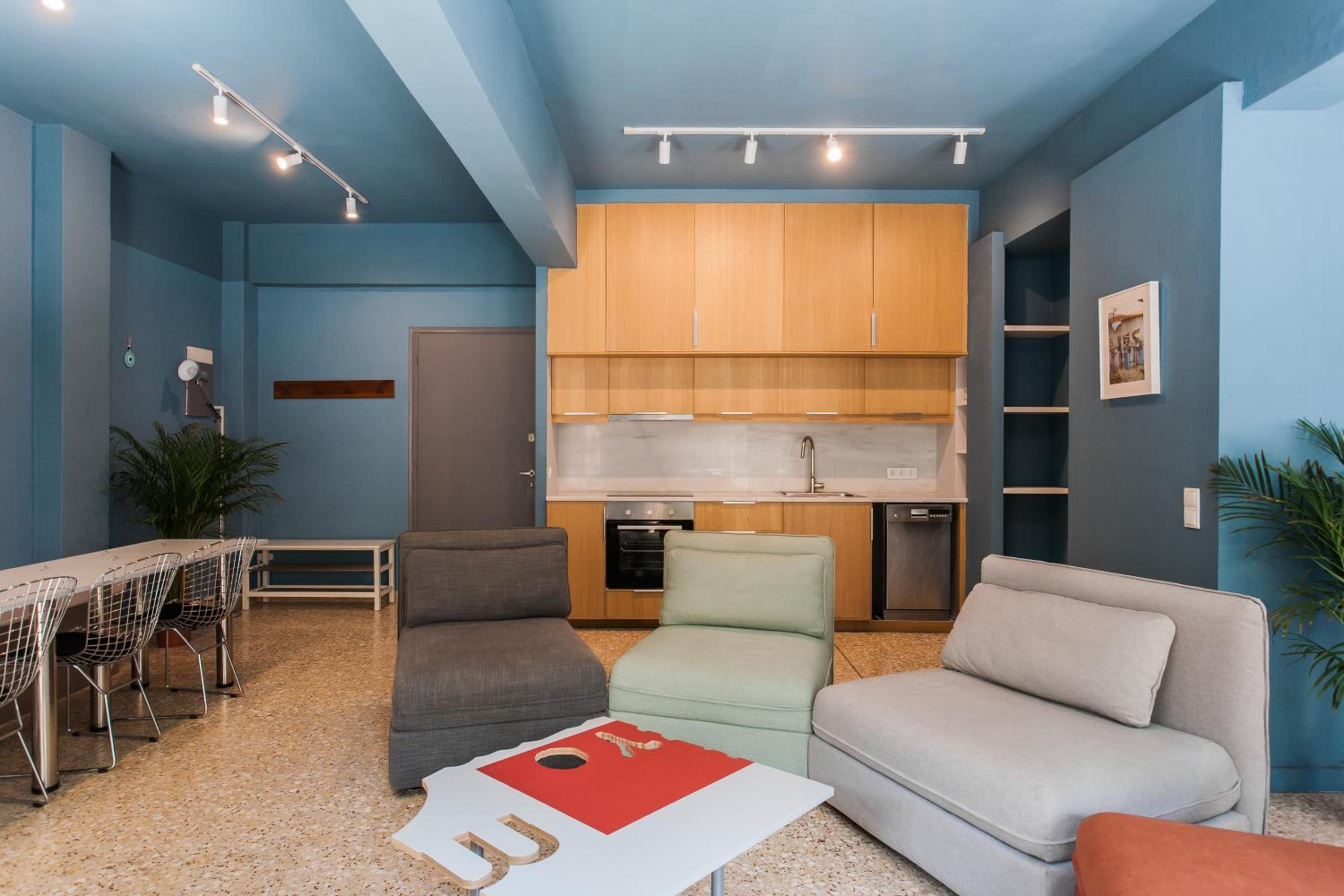 Central and Comfy with Private Balcony and Rooftop Access - CT3 photo 5