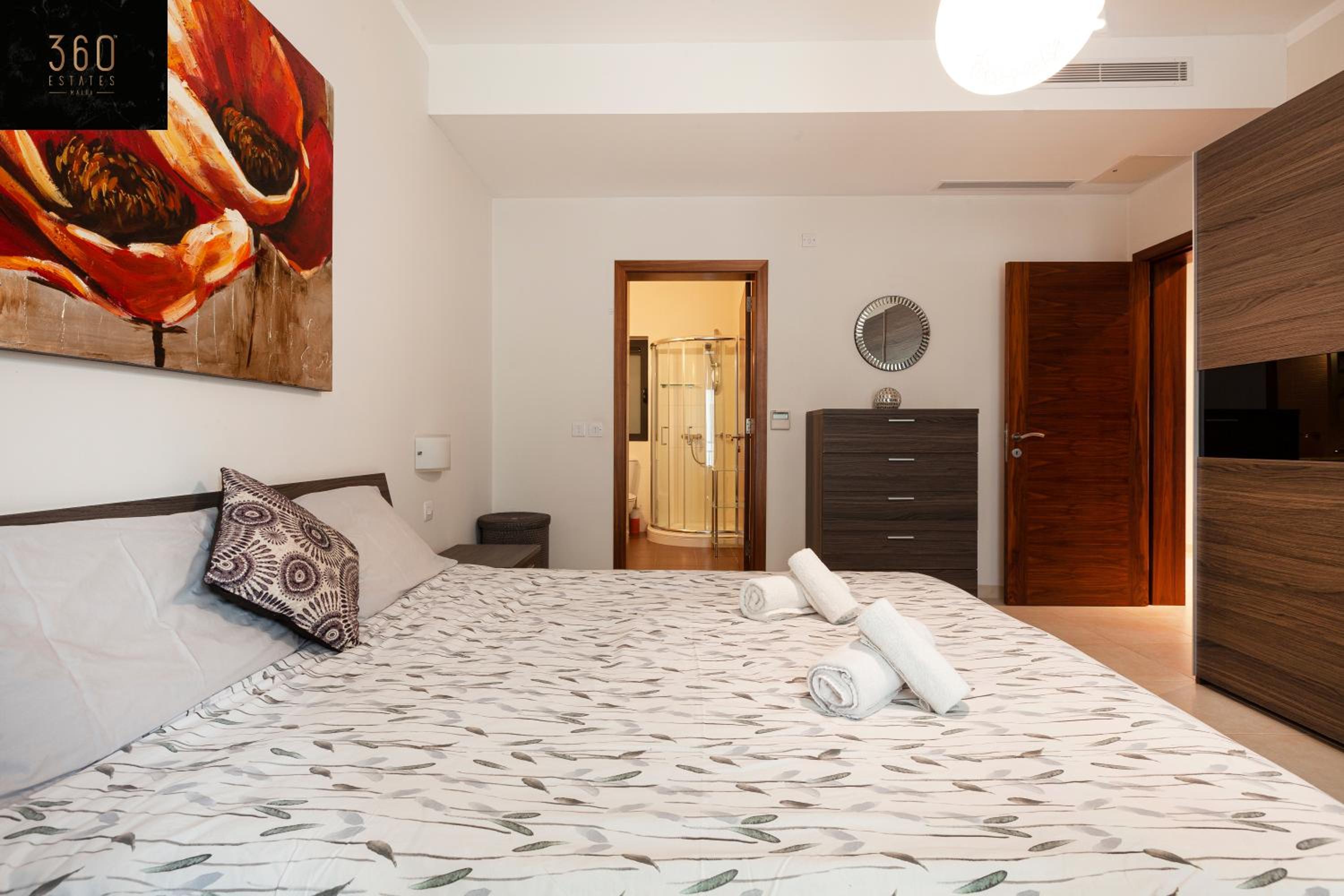 Pender LUX Complex - 3BR Unit with Private Parking by 360 Estates photo 2