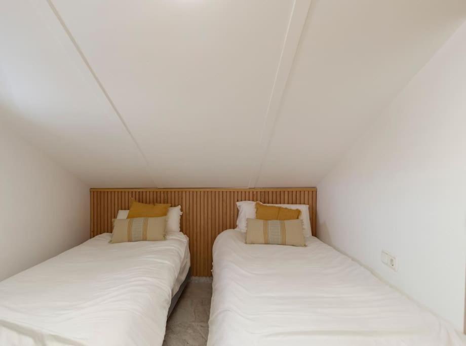 Bright Nordic style penthouse in beachside resort