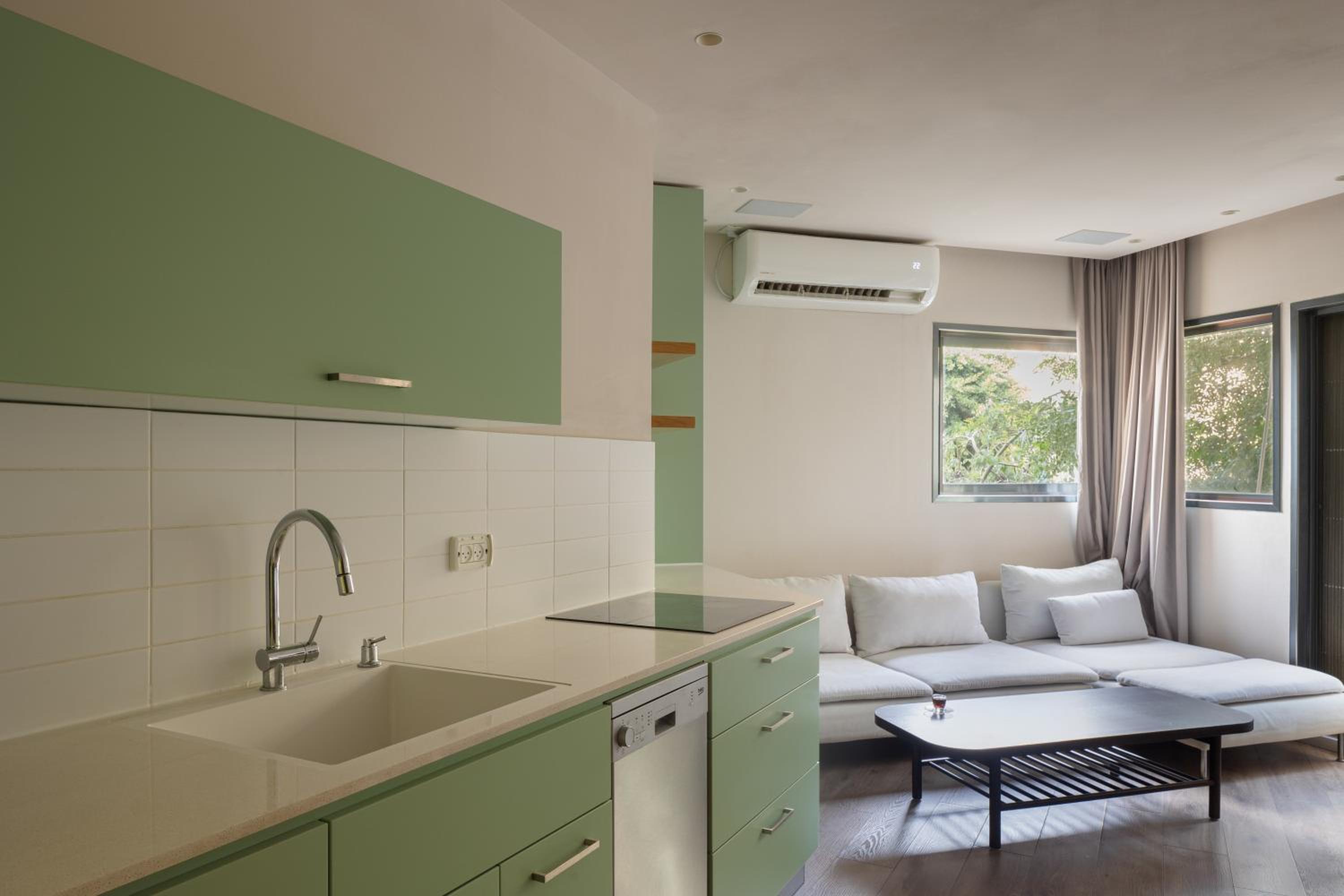 Yona perfect studio by TLV2RENT view 4