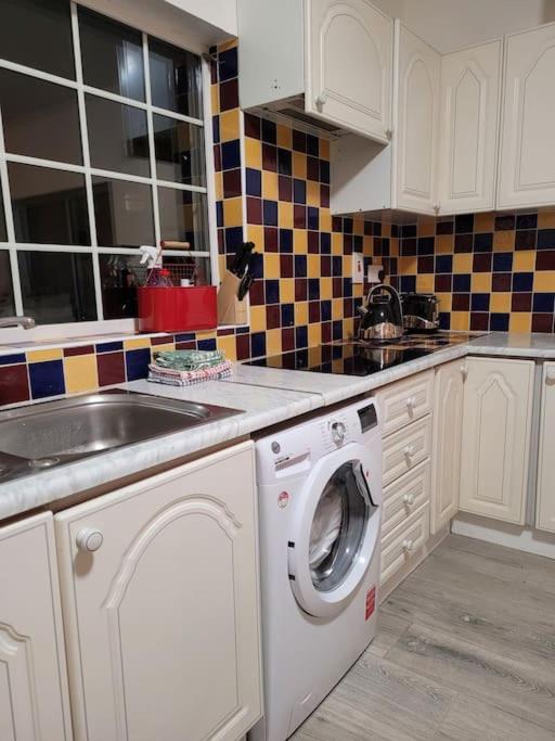 Murray's Lodge: Self-Catering Accommodation. en Cavan — kitchen