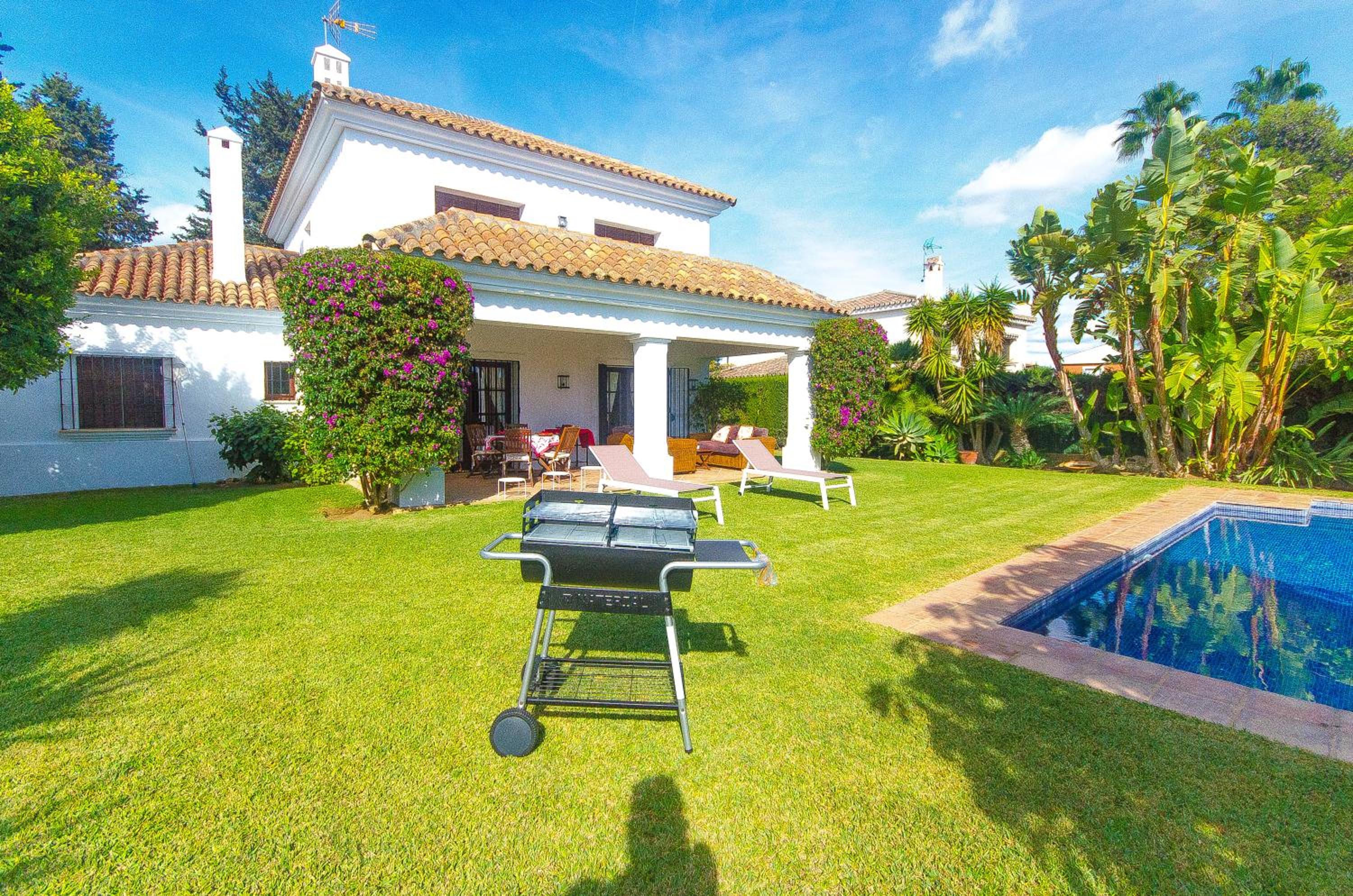 VILLA DEL MAR- Private swimming pool next to the beach view 2