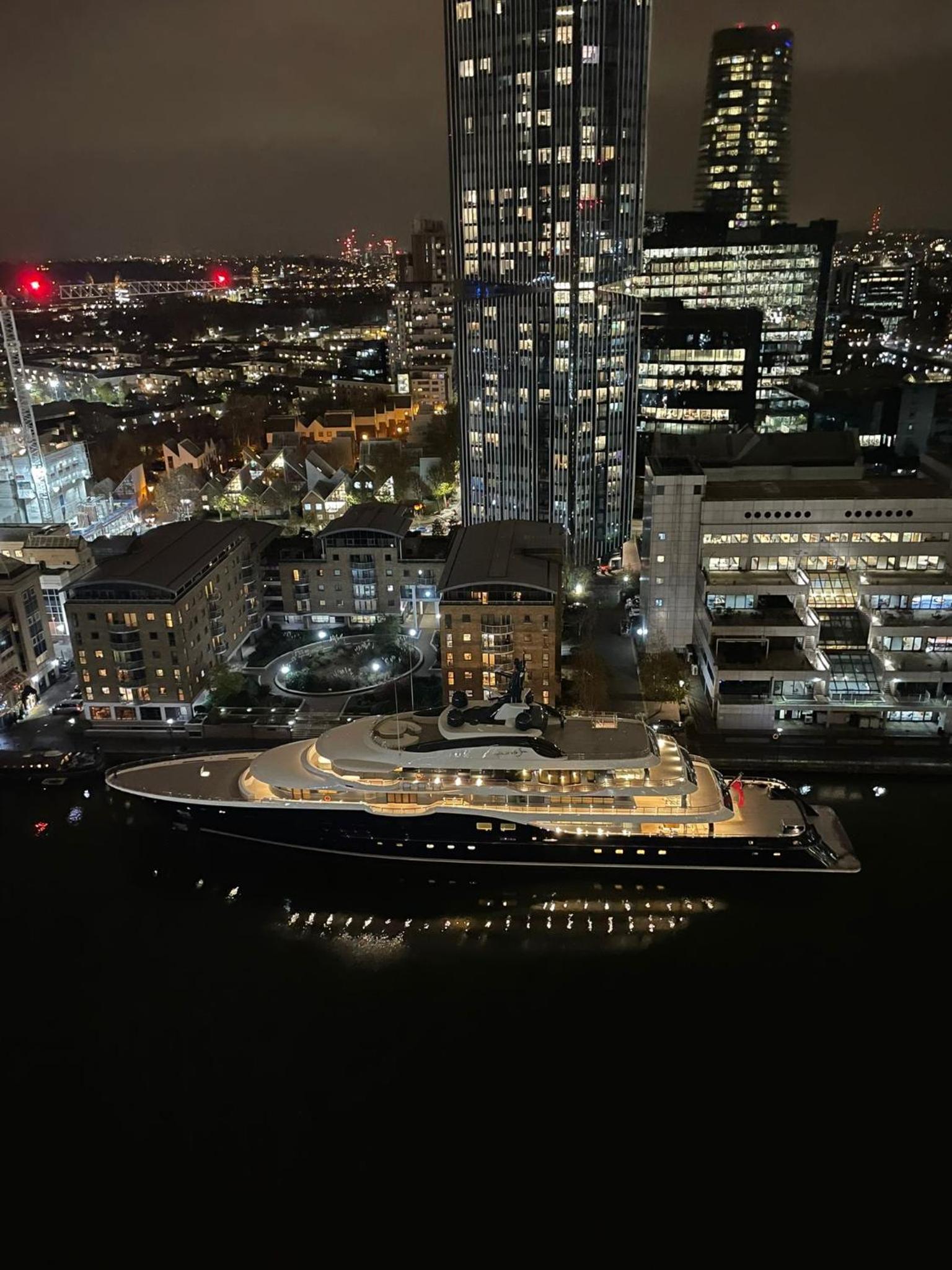 City Waterfront Apartments