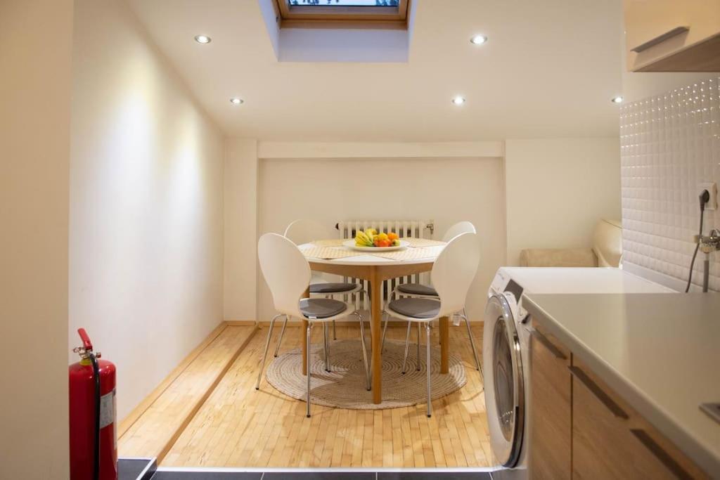 Lovely 2BDR Loft Apartment