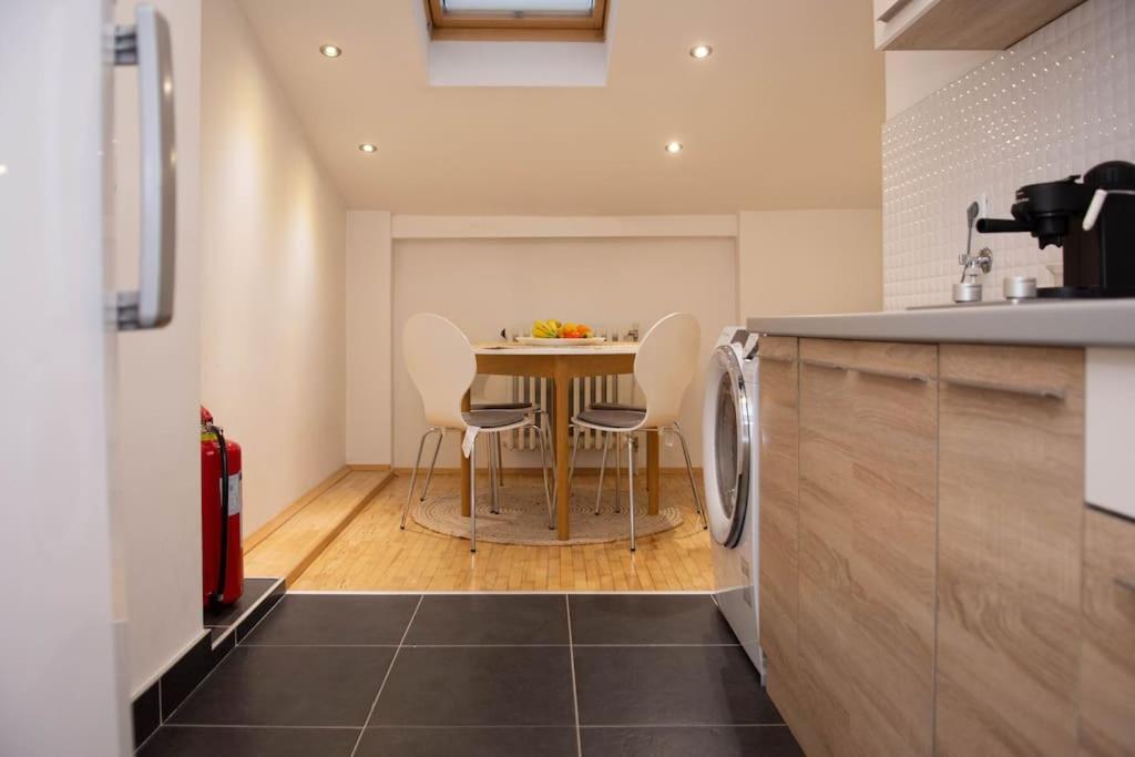 Lovely 2BDR Loft Apartment